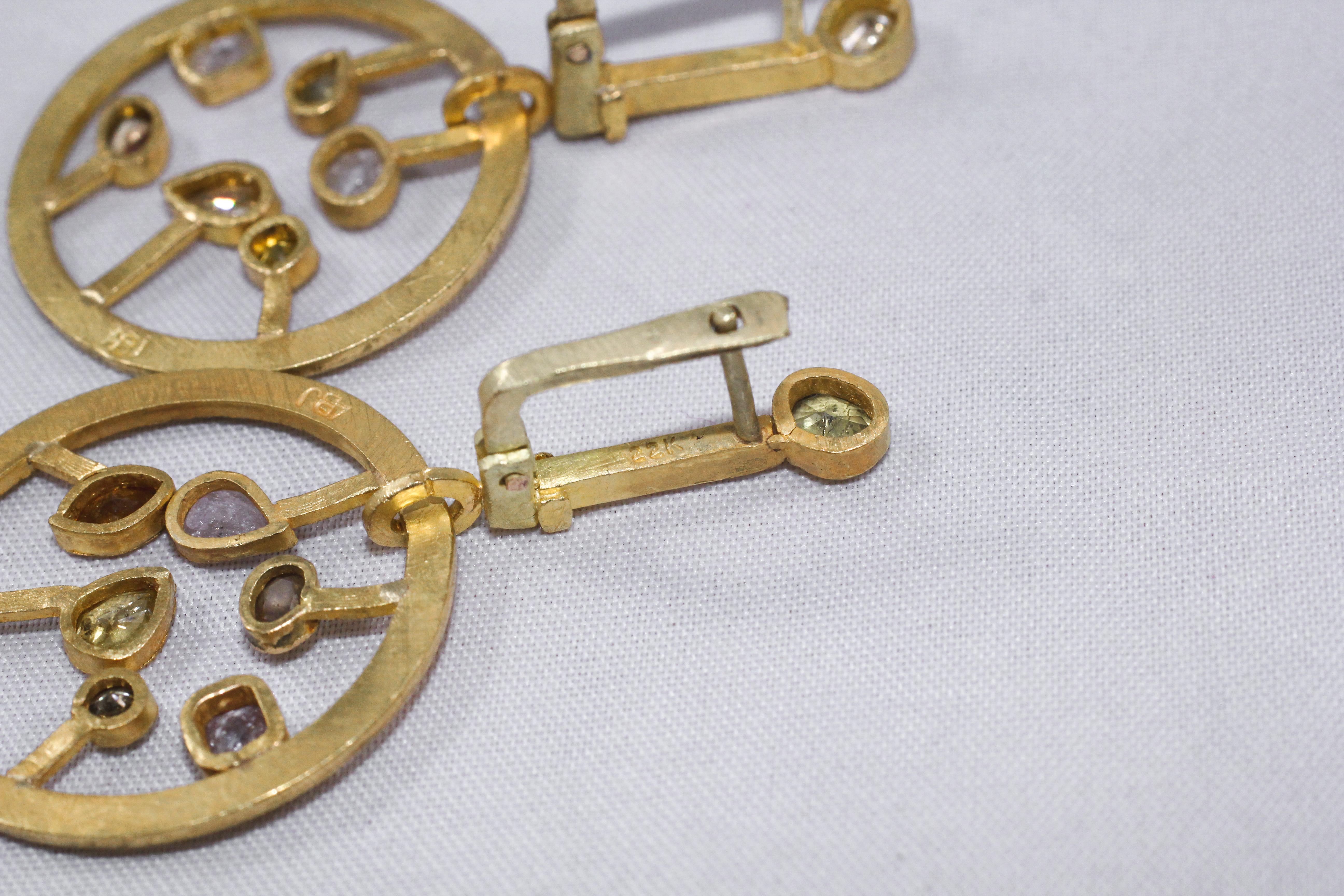 Fancy Color Diamonds 21-22k Gold Dangle Lever-Back Earrings Wedding Jewelry For Sale 2