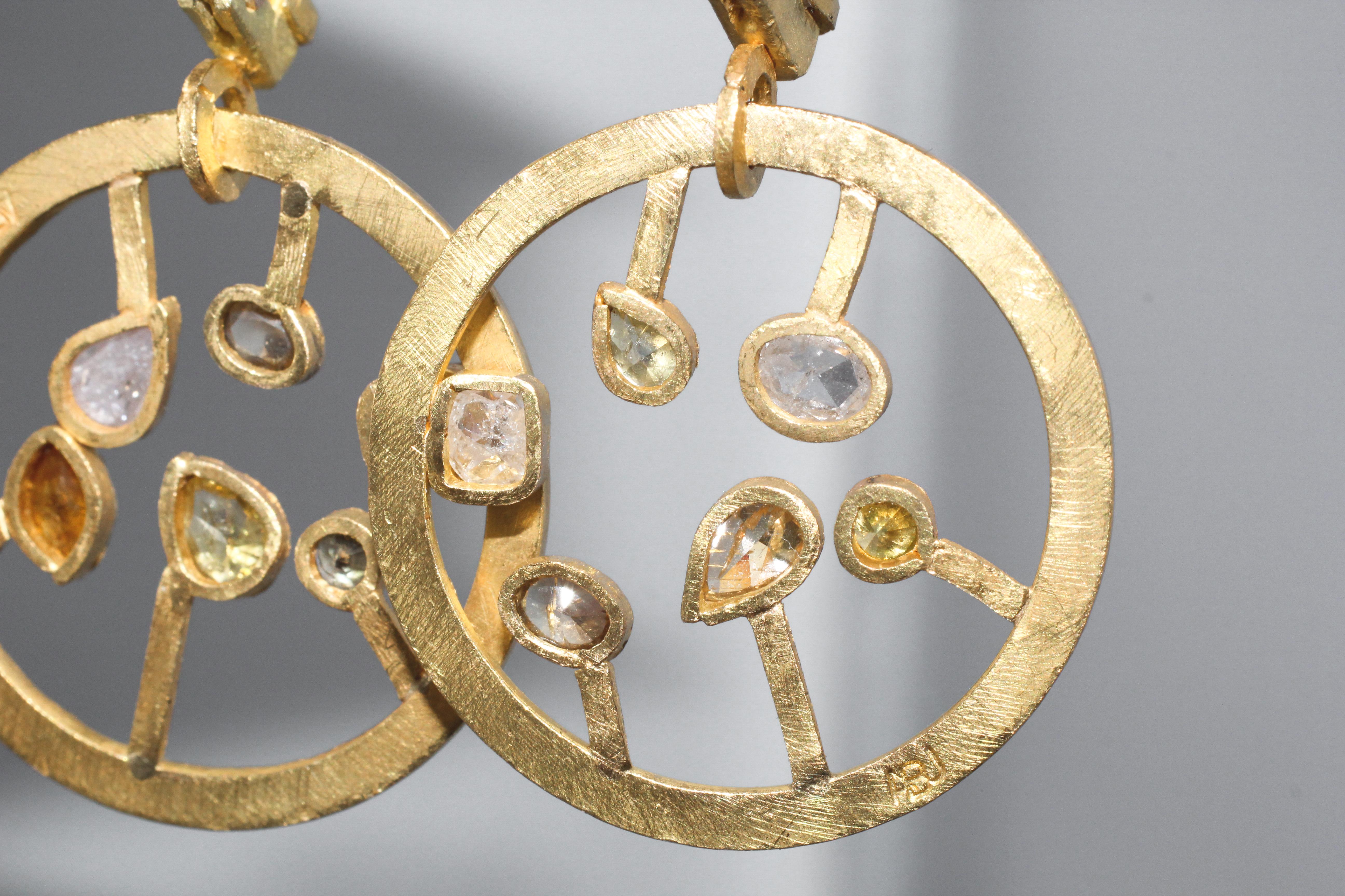Fancy Color Diamonds 21-22k Gold Dangle Lever-Back Earrings Wedding Jewelry For Sale 4