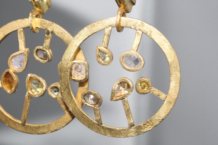 Fancy Color Diamonds 21-22k Gold Dangle Lever-Back Earrings Wedding Jewelry For Sale 7