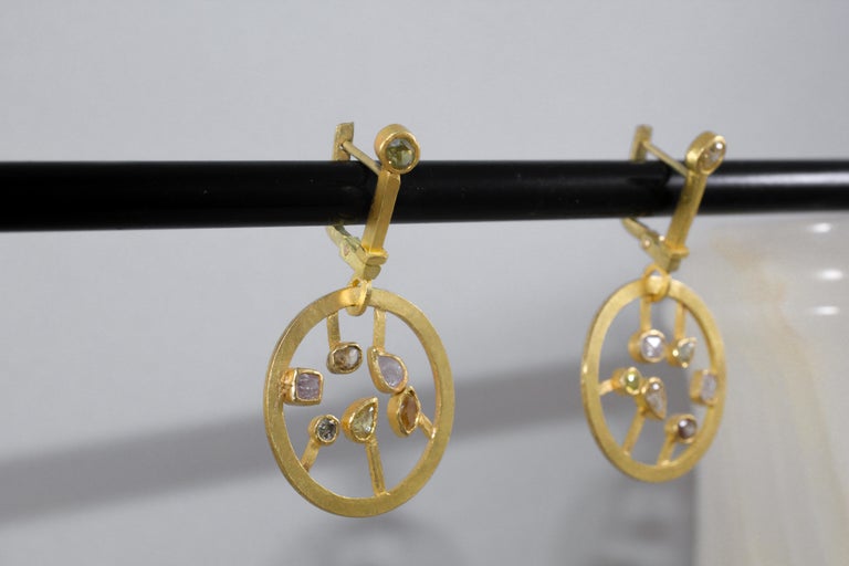 Women's Fancy Color Diamonds 21-22k Gold Dangle Lever-Back Earrings Wedding Jewelry For Sale