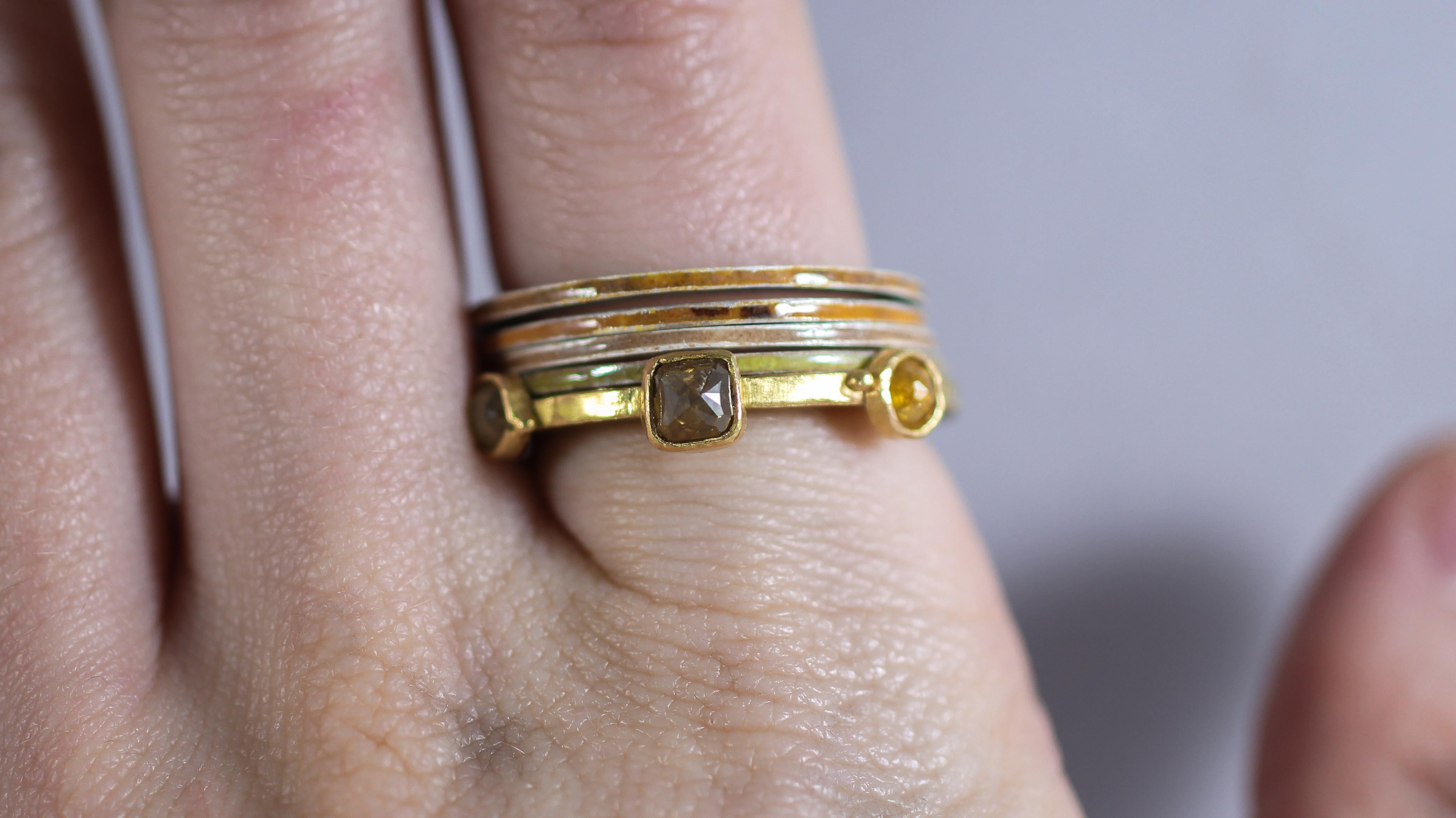 Fancy Color Diamonds Three-Stone 18 Karat Gold Engagement Ring Enamel Silver  For Sale 2