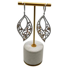 Pendientes de gota de oro blanco de 18 quilates de color fantasía y diamante blanco elegante