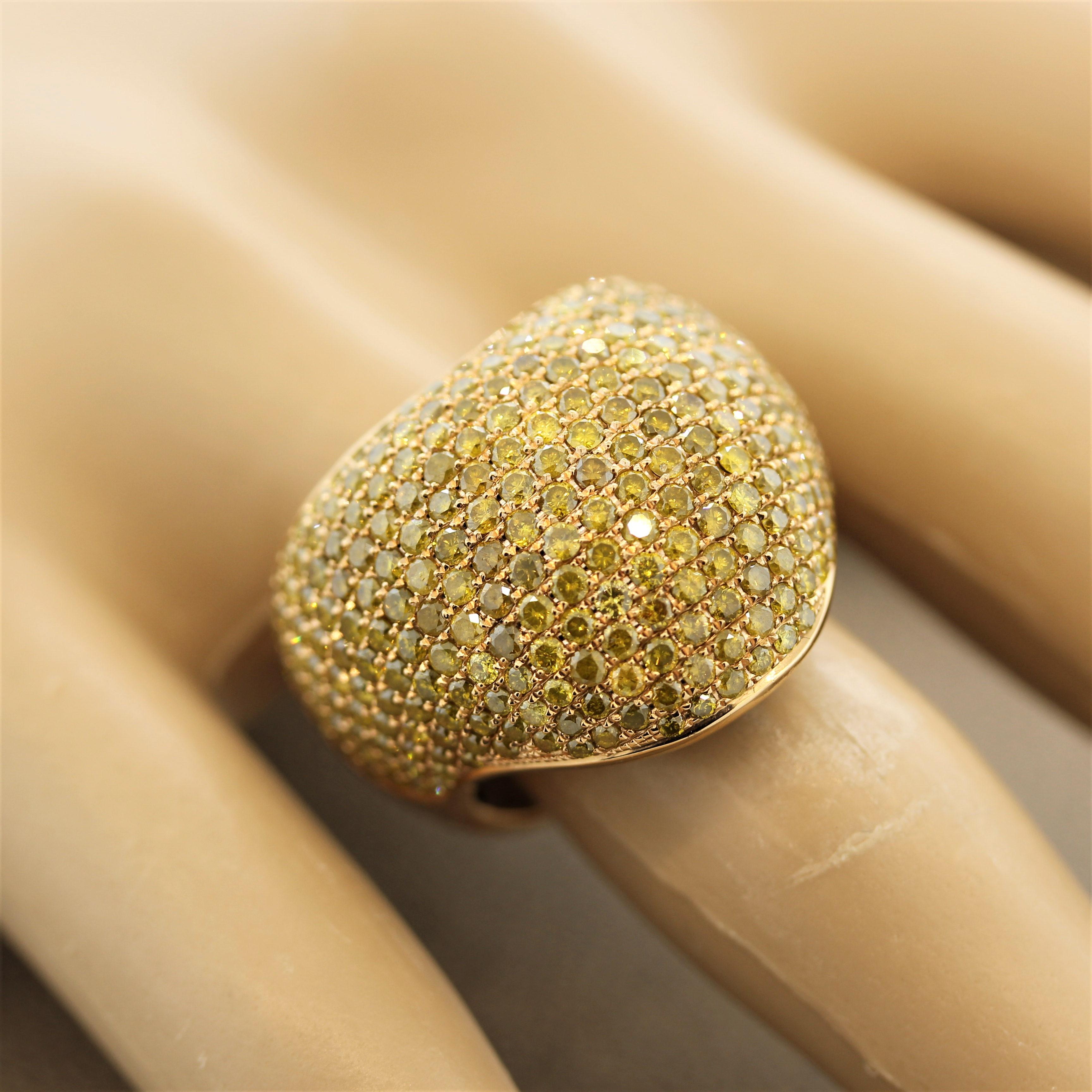Bague cocktail en or avec diamants de couleur fantaisie en vente 2