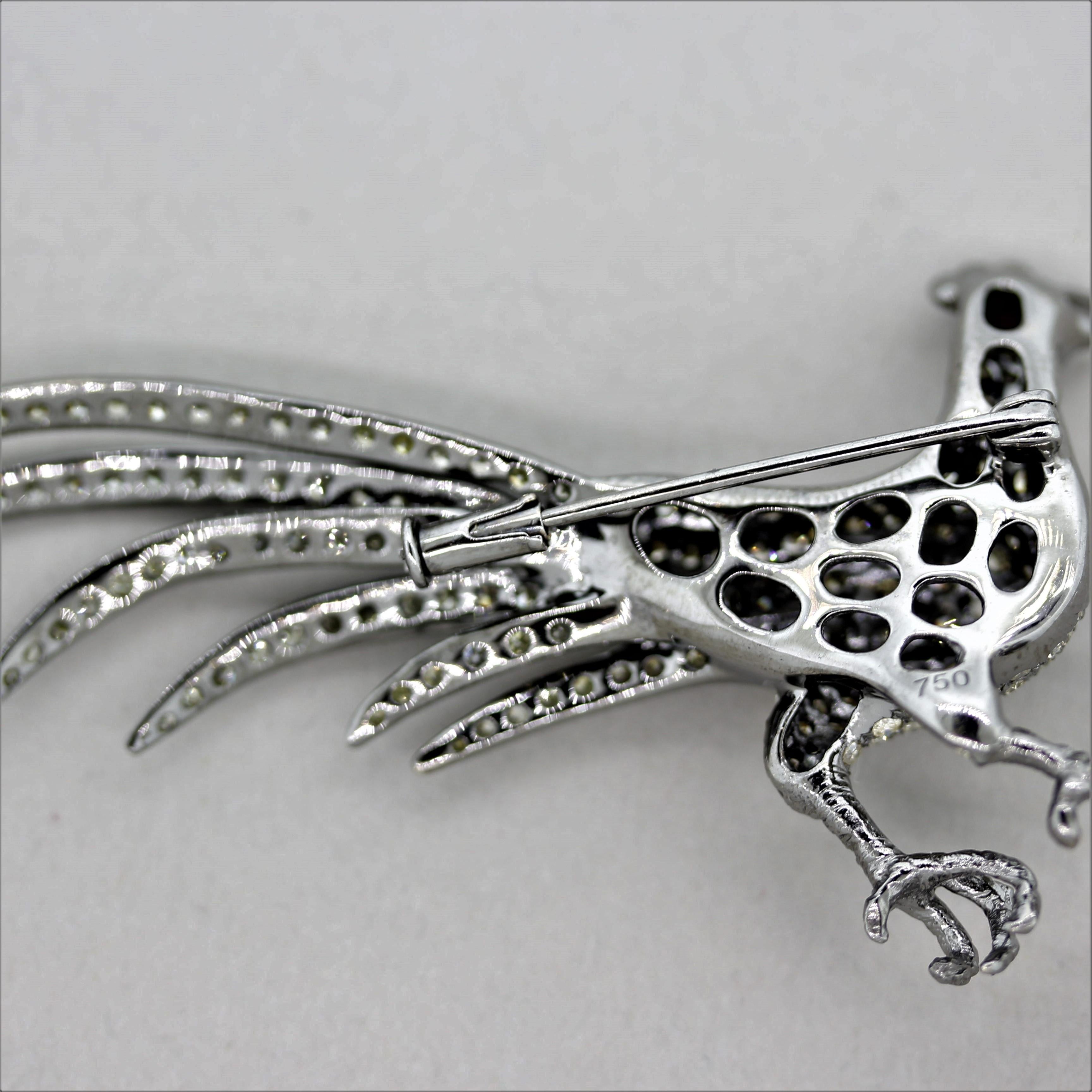 Broche de oro con gallo de rubí y diamantes de colores fantasía en Nuevo estado para la venta en Beverly Hills, CA