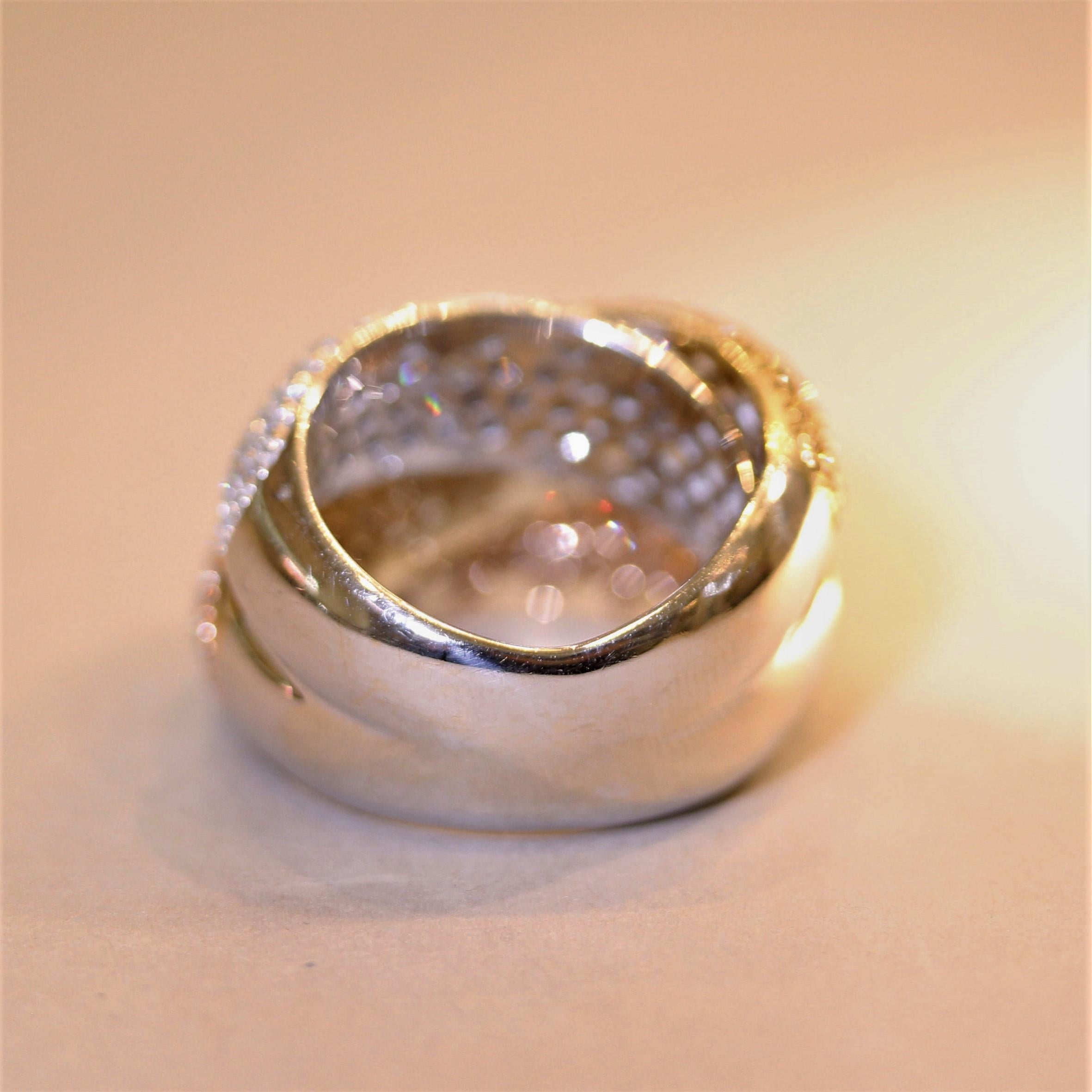 Fancy-Colored Diamond Tri-Tone Gold Crossover Cocktail Ring In New Condition For Sale In Beverly Hills, CA