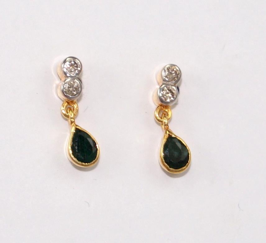Ausgefallene farbige Ohrringe mit natürlichen Diamanten im Rosenschliff, Smaragden und Smaragden 925, vergoldet (Rundschliff) im Angebot