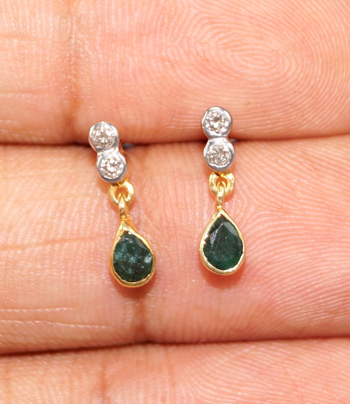 Ausgefallene farbige Ohrringe mit natürlichen Diamanten im Rosenschliff, Smaragden und Smaragden 925, vergoldet für Damen oder Herren im Angebot