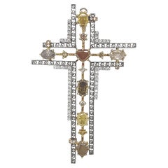 Broche et pendentif croix en diamant blanc et couleur fantaisie de Dilys'