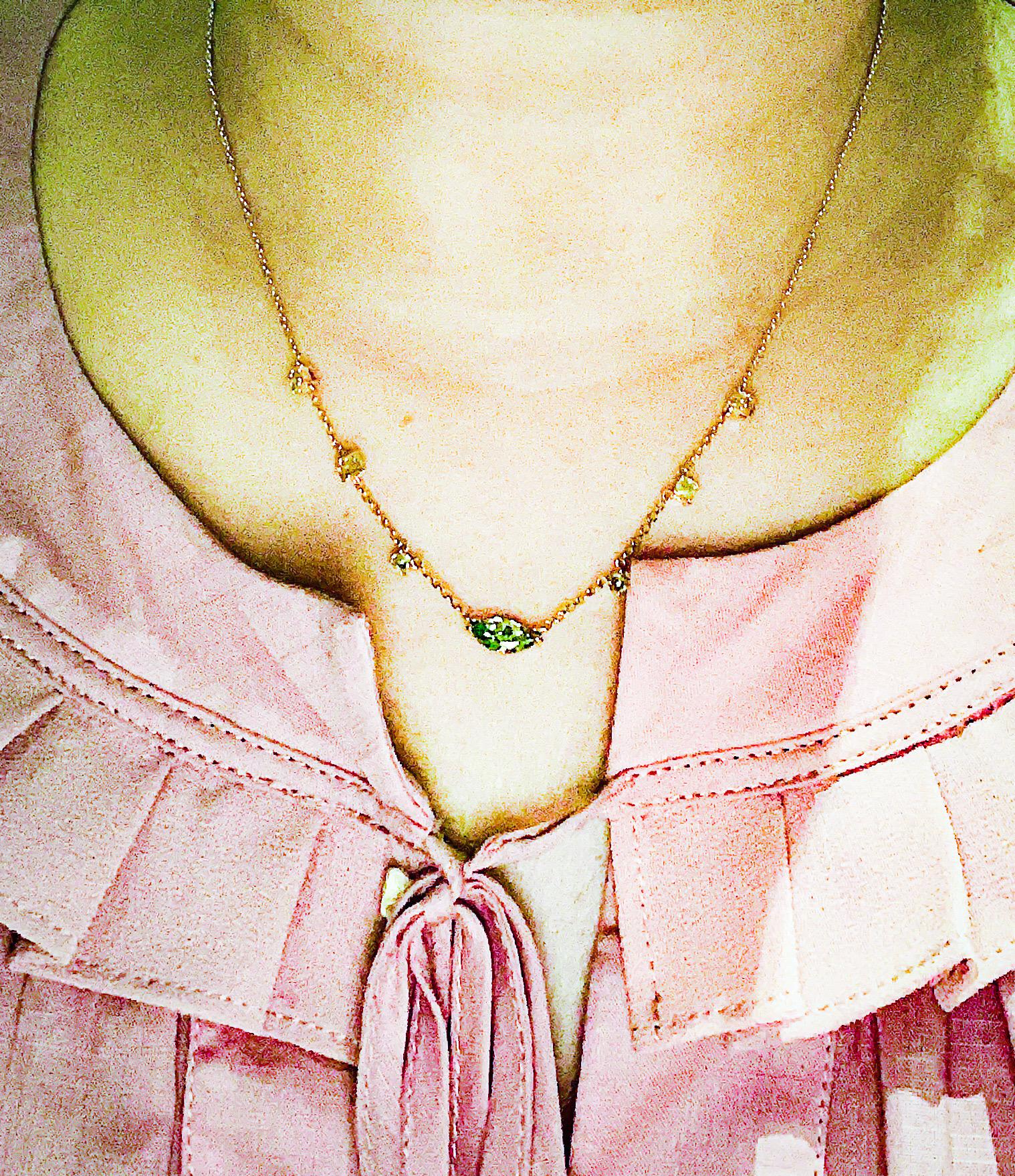 Collana con diamanti colorati e diamanti a forma di fantasia in vendita 2