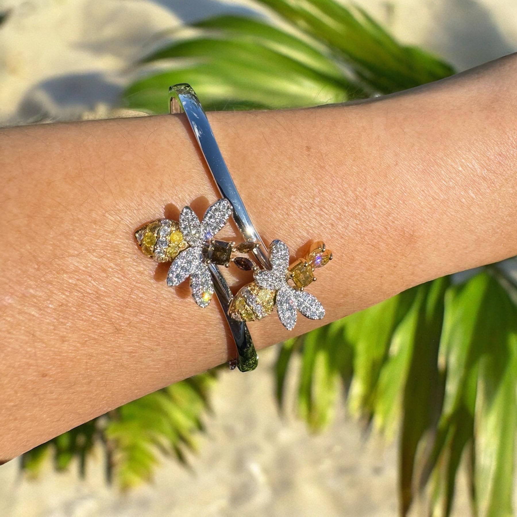 Braccialetto ape con diamanti colorati in oro 18 carati In condizioni Nuovo in vendita a COTTESLOE, AU