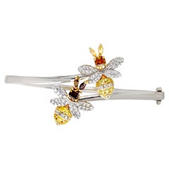 Bracelet jonc abeille en or 18 carats avec diamants de couleur fantaisie
