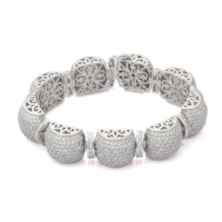 Magnifique bracelet de mariage en argent Fancy Cubic Zirconia Wide Wedding Bracelet for Women, conçu avec amour, incluant des pierres précieuses de luxe triées sur le volet pour chaque pièce de créateur. Cette pièce d'une facture exquise attire tous