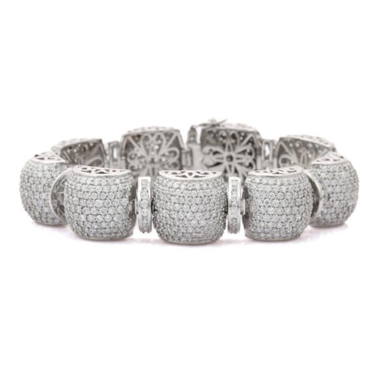 Bracelet de mariage large fantaisie en argent sterling avec zirconia cubique pour femmes Neuf - En vente à Houston, TX