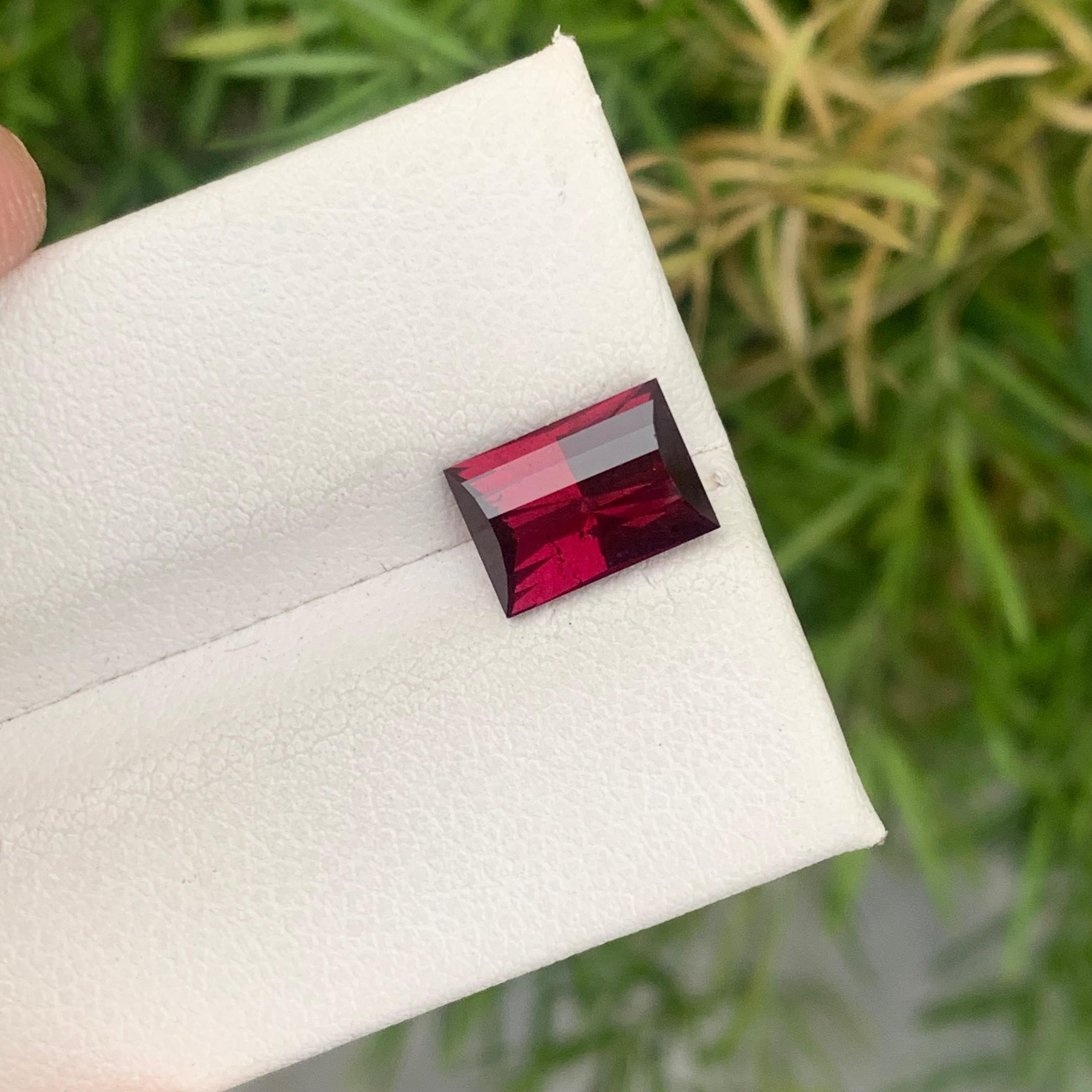 Fancy Cut 2.75 Carat Natural Loose Red Pomegranate Rhodolite Garnet Gemstone For Sale 2