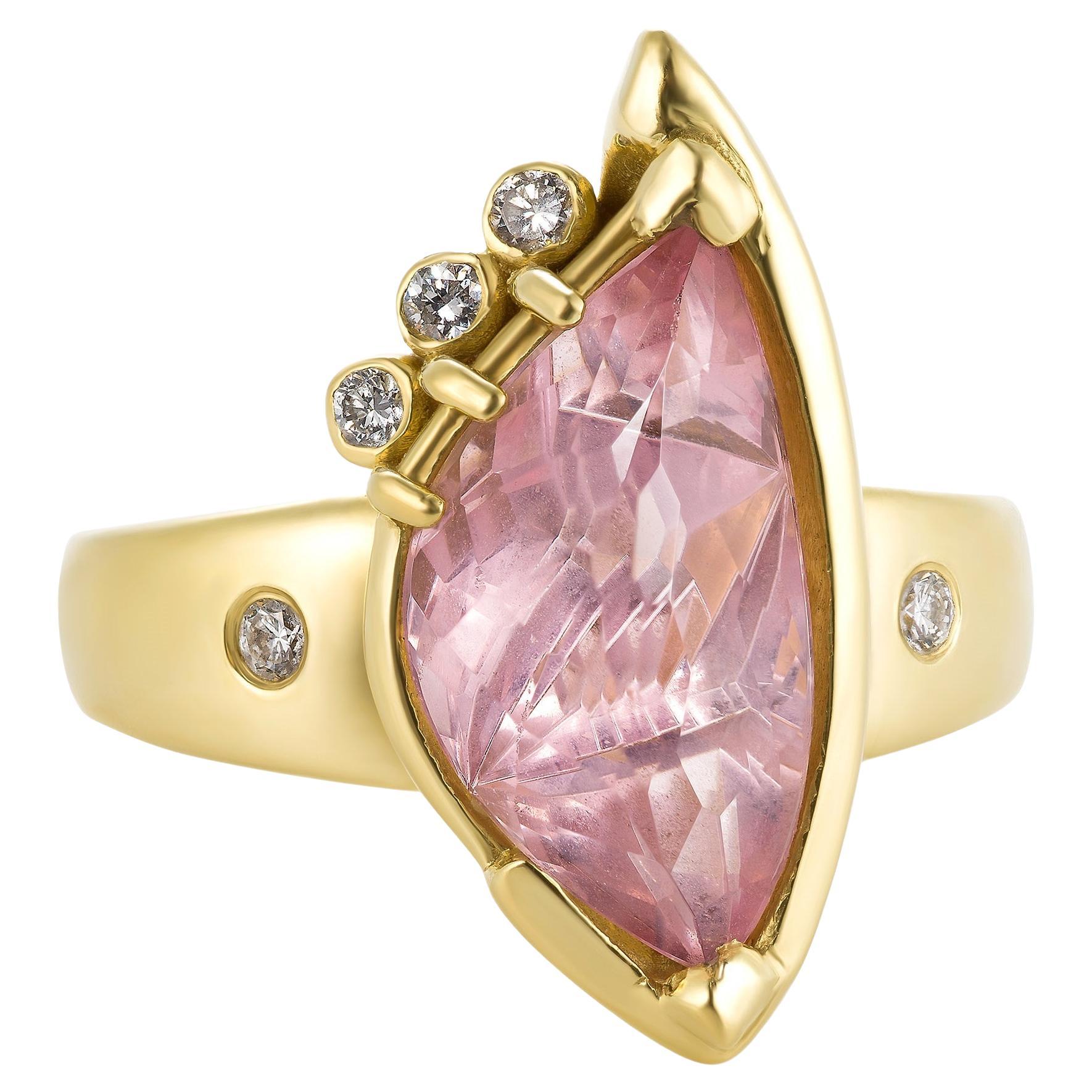 Bague en or jaune 18 carats Morganite et diamant, taille fantaisie 3,96 carats en vente