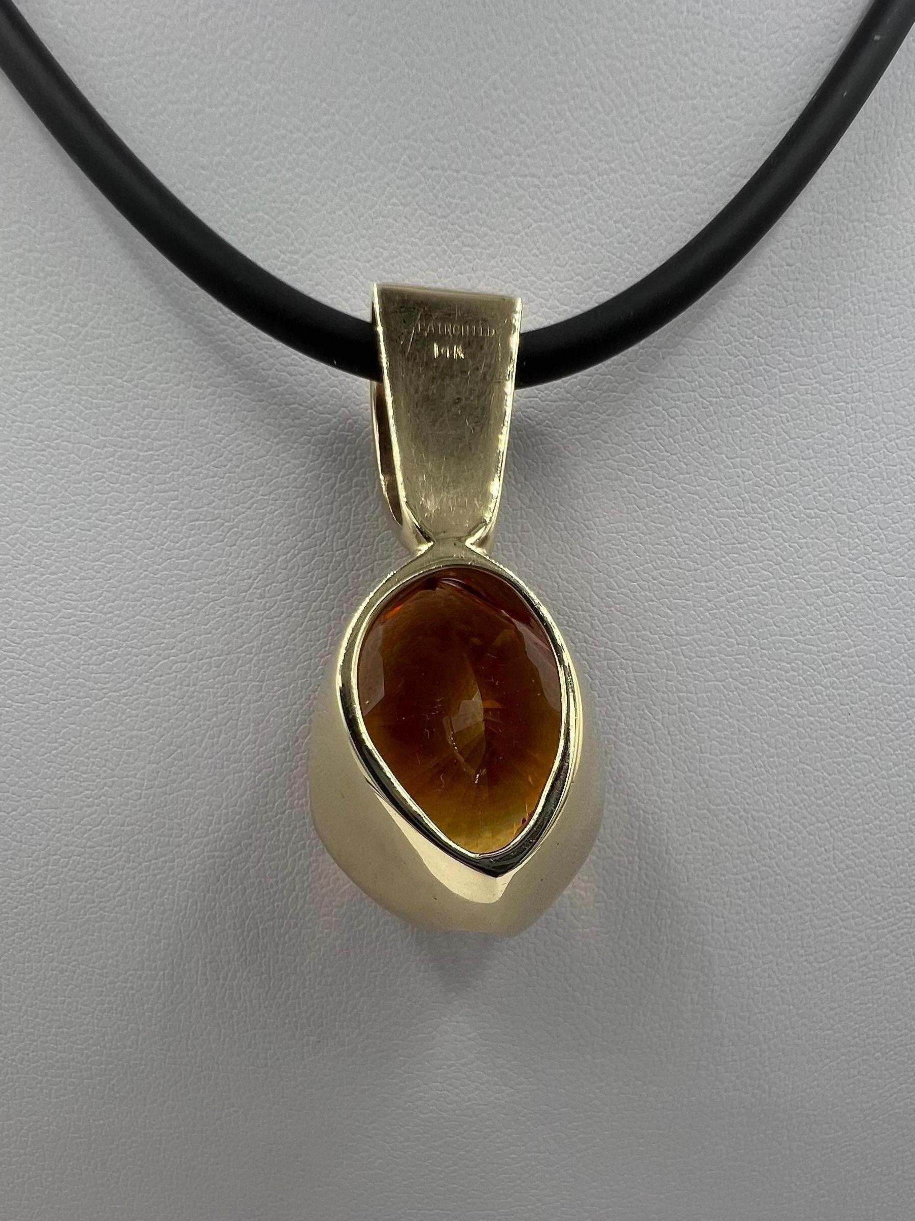 Collana con ciondolo in oro giallo Citrino taglio Fancy In condizioni buone in vendita a Los Angeles, CA