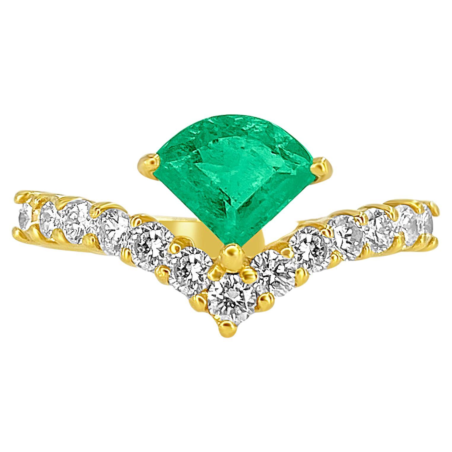 Fancy Cut Colombian Emerald Nouveau Ring in 18k Rose Gold Curved Shank Ring For Sale