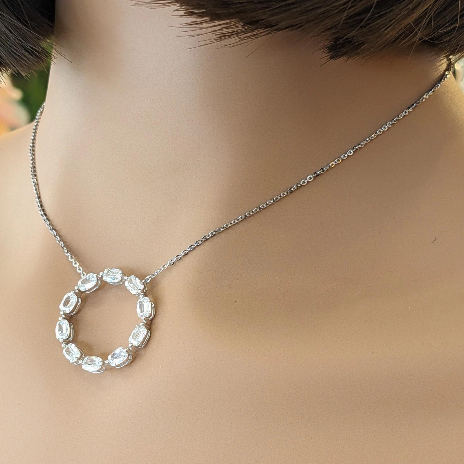 Fancy cut Diamond Circle Pendant Necklace 2.05 cttw in 18k White Gold

Diamond Circle Pendant Necklace features 10 Fancy cut Elongated Diamonds set in a circle, weighing 2.05 carats in total, all set in 18k White Gold on a White Gold chain.

Total