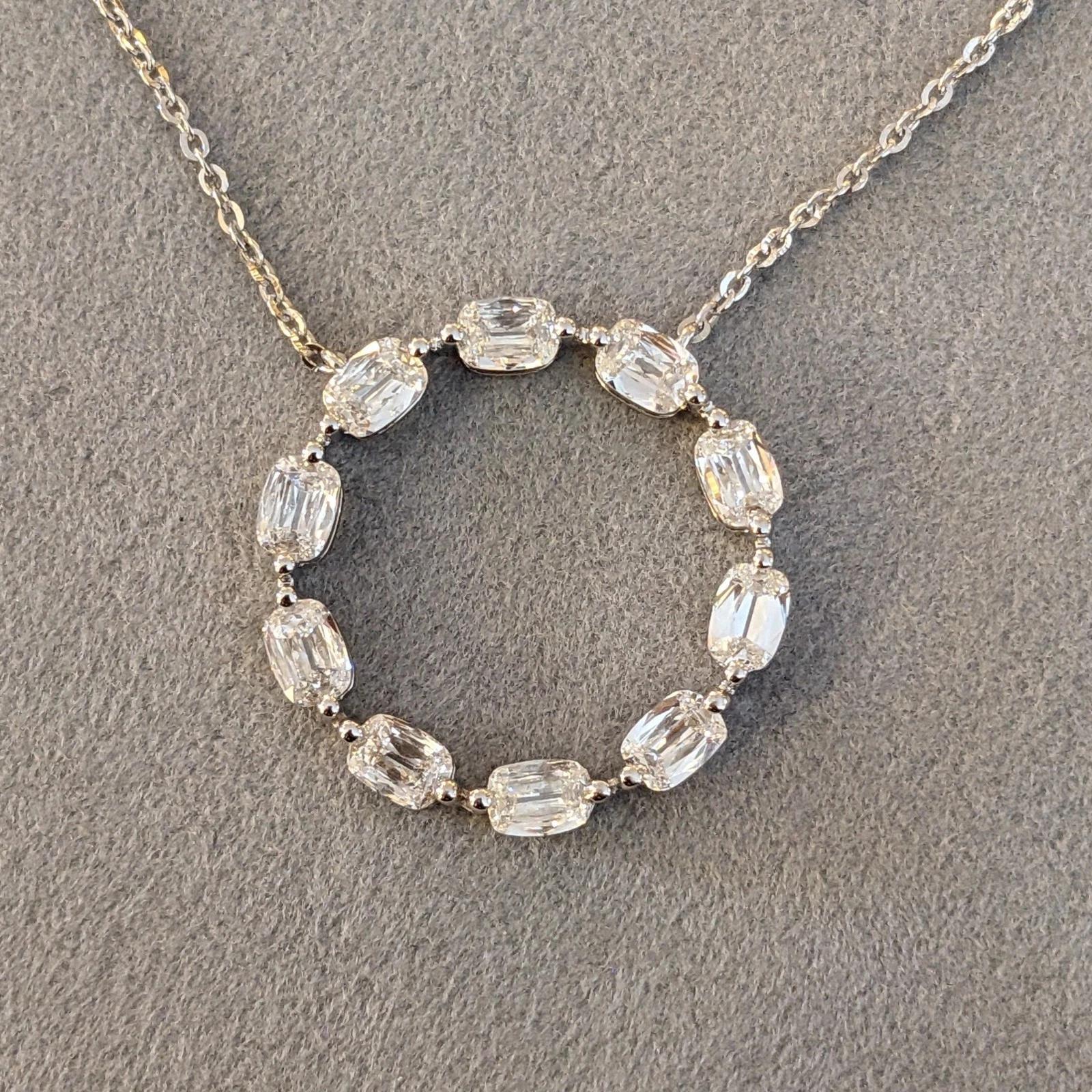 Taglio misto Fancy cut Diamond Circle Pendant Necklace 2.05 cttw in 18k White Gold in vendita