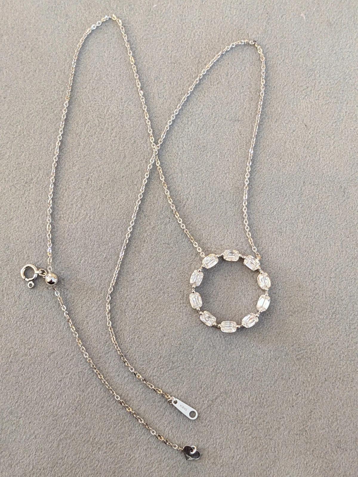 Fancy cut Diamond Circle Pendant Necklace 2.05 cttw in 18k White Gold In condizioni ottime in vendita a La Jolla, CA