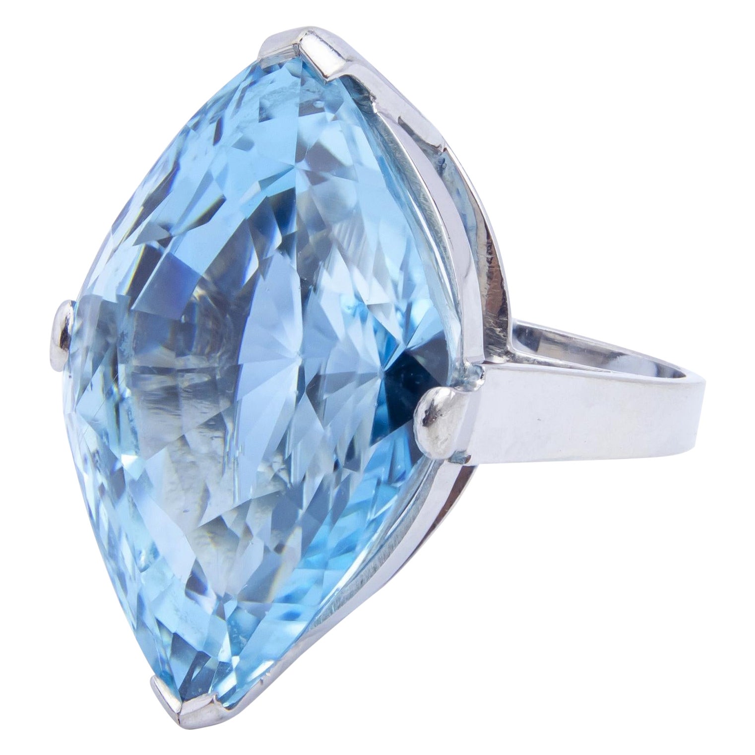 Fancy Cut 'Kite' Shape Aquamarine and 18 Karat White Gold Cocktail Ring For Sale