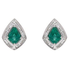 Taille fantaisie Émeraude naturelle Boucles d'oreilles baguette en or blanc 18 carats