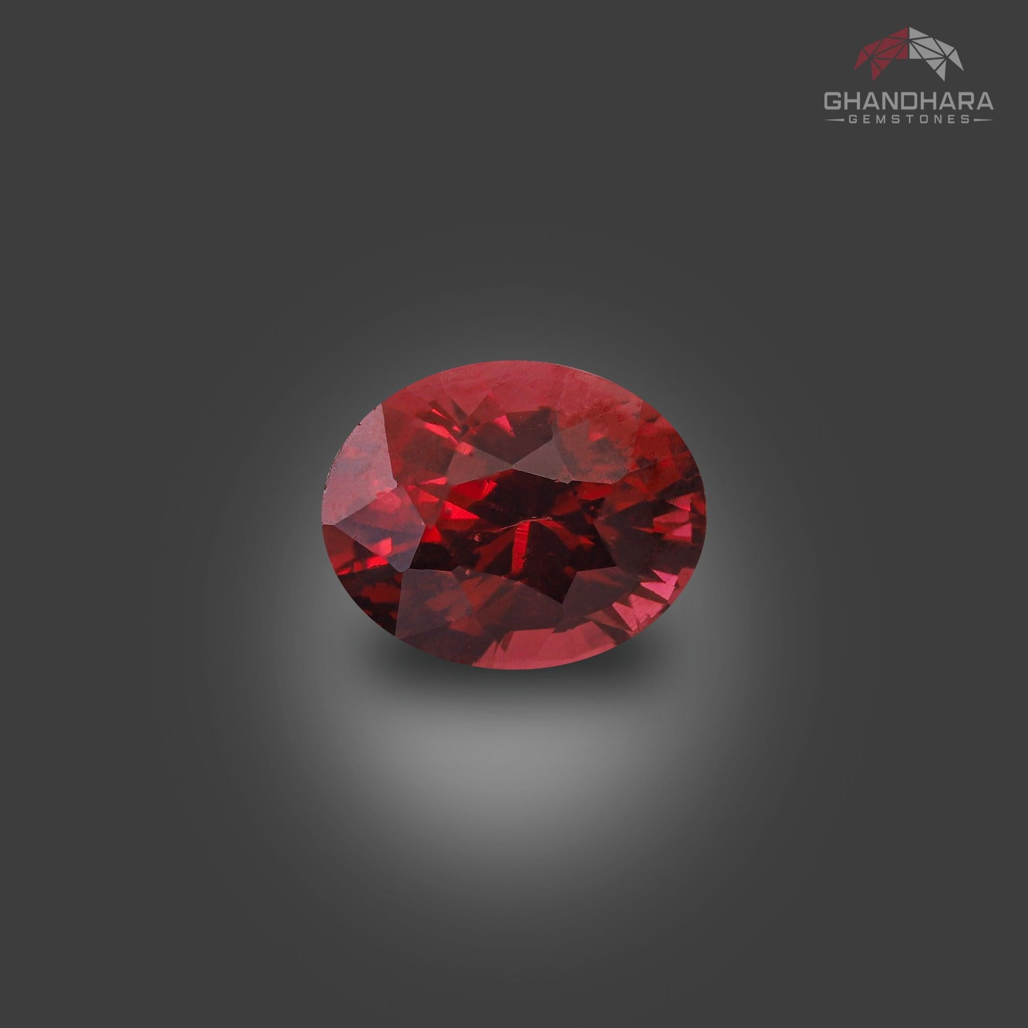 Tourmaline Rubelite Fancy Cut de 2.20 carats provenant du Nigéria, de forme ovale, d'une couleur rouge incroyable. Une grande brillance. Cette pierre précieuse est de clarté Vvs.

Informations sur le produit
TYPE DE GEMSTONE :	Tourmaline Rubelite