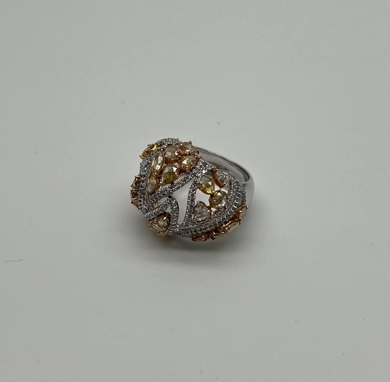 Statement-Ring aus 18 Karat Weißgold mit gelbem Saphir und weißem Diamant im Fancy-Schliff im Angebot 6