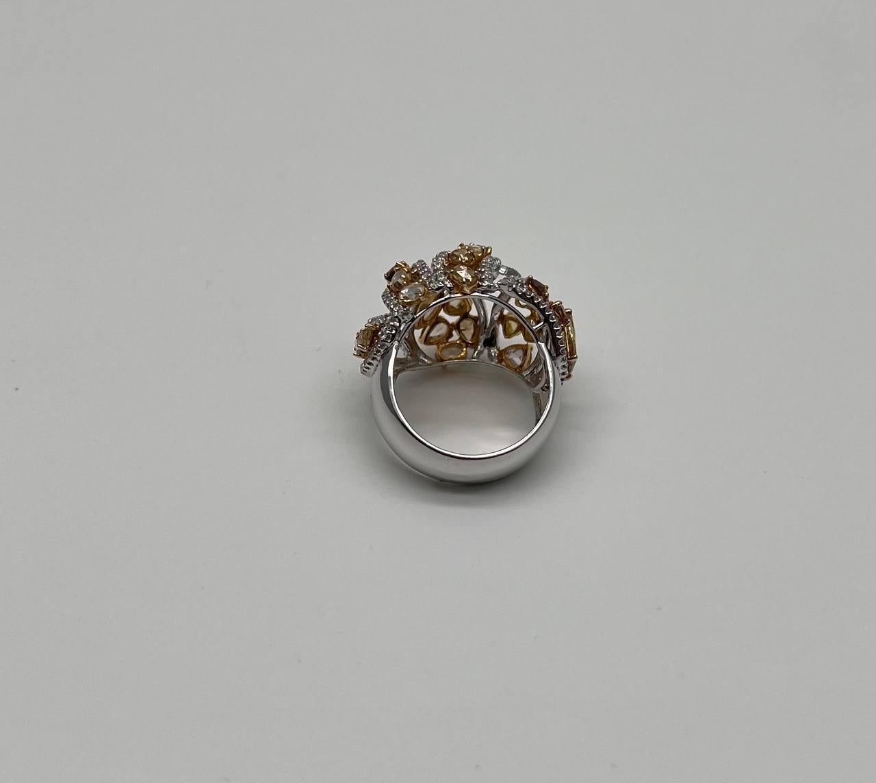 Statement-Ring aus 18 Karat Weißgold mit gelbem Saphir und weißem Diamant im Fancy-Schliff im Angebot 9