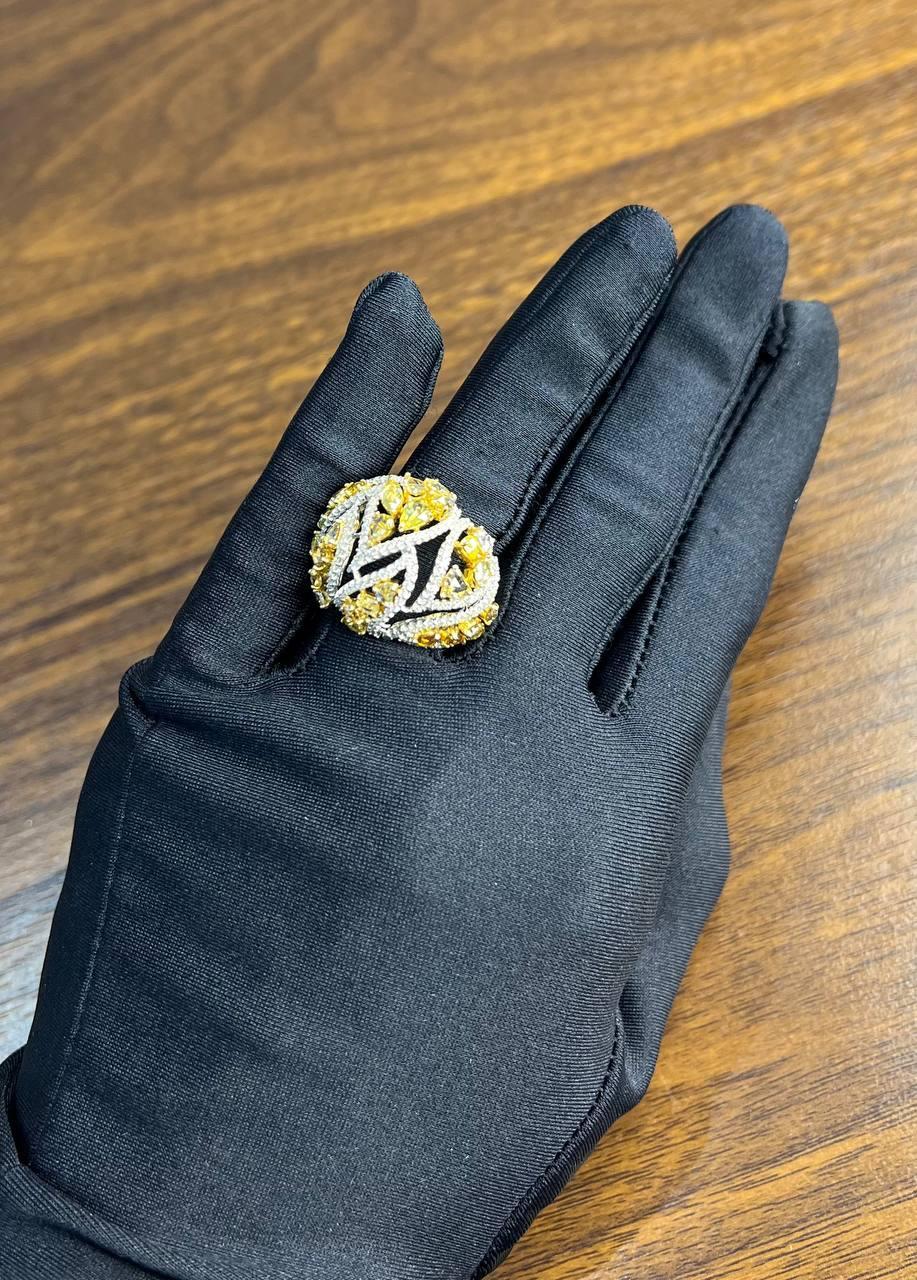 Statement-Ring aus 18 Karat Weißgold mit gelbem Saphir und weißem Diamant im Fancy-Schliff im Angebot 3
