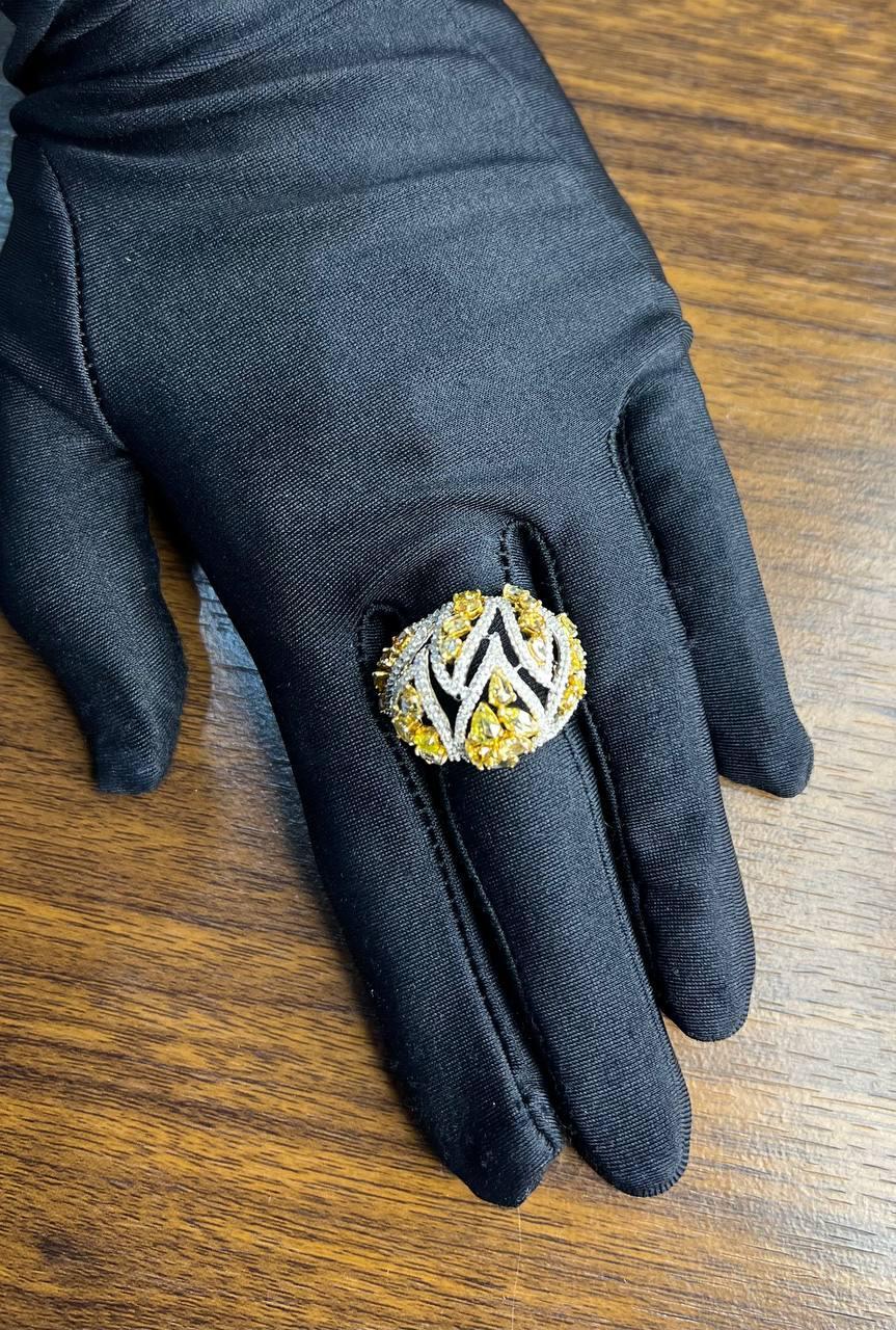 Statement-Ring aus 18 Karat Weißgold mit gelbem Saphir und weißem Diamant im Fancy-Schliff im Angebot 4