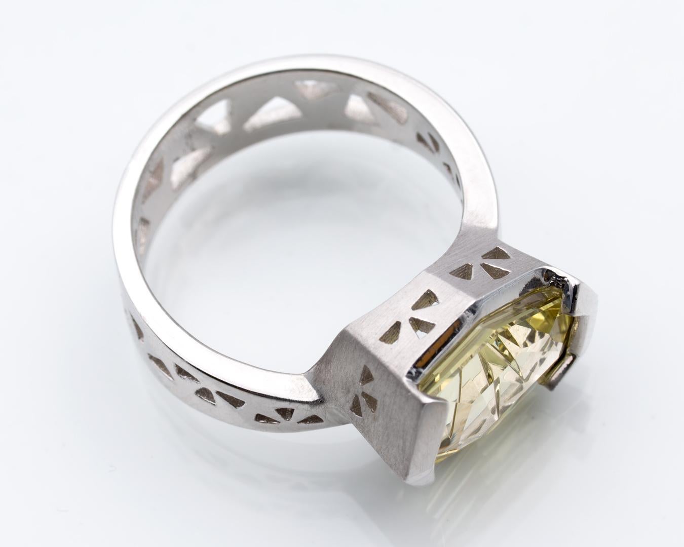 Béryl jaune de 3,04 carats en or blanc 14 carats Bague de cocktail en vente 1