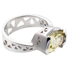 Anello da cocktail con berillo giallo taglio Fancy da 3,04 carati in oro bianco 14k