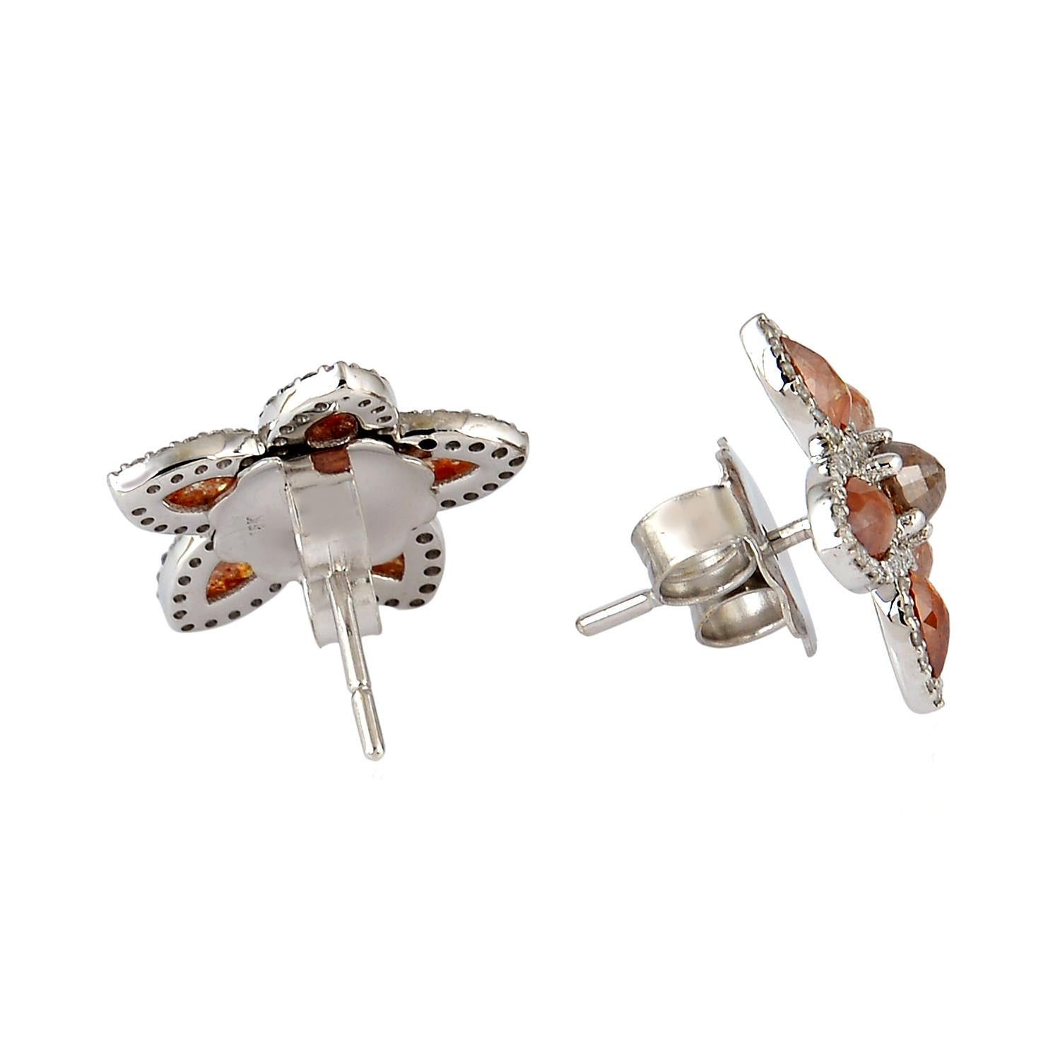 Contemporary Fancy Diamond 18 Karat Gold Flower Stud Earrings For Sale