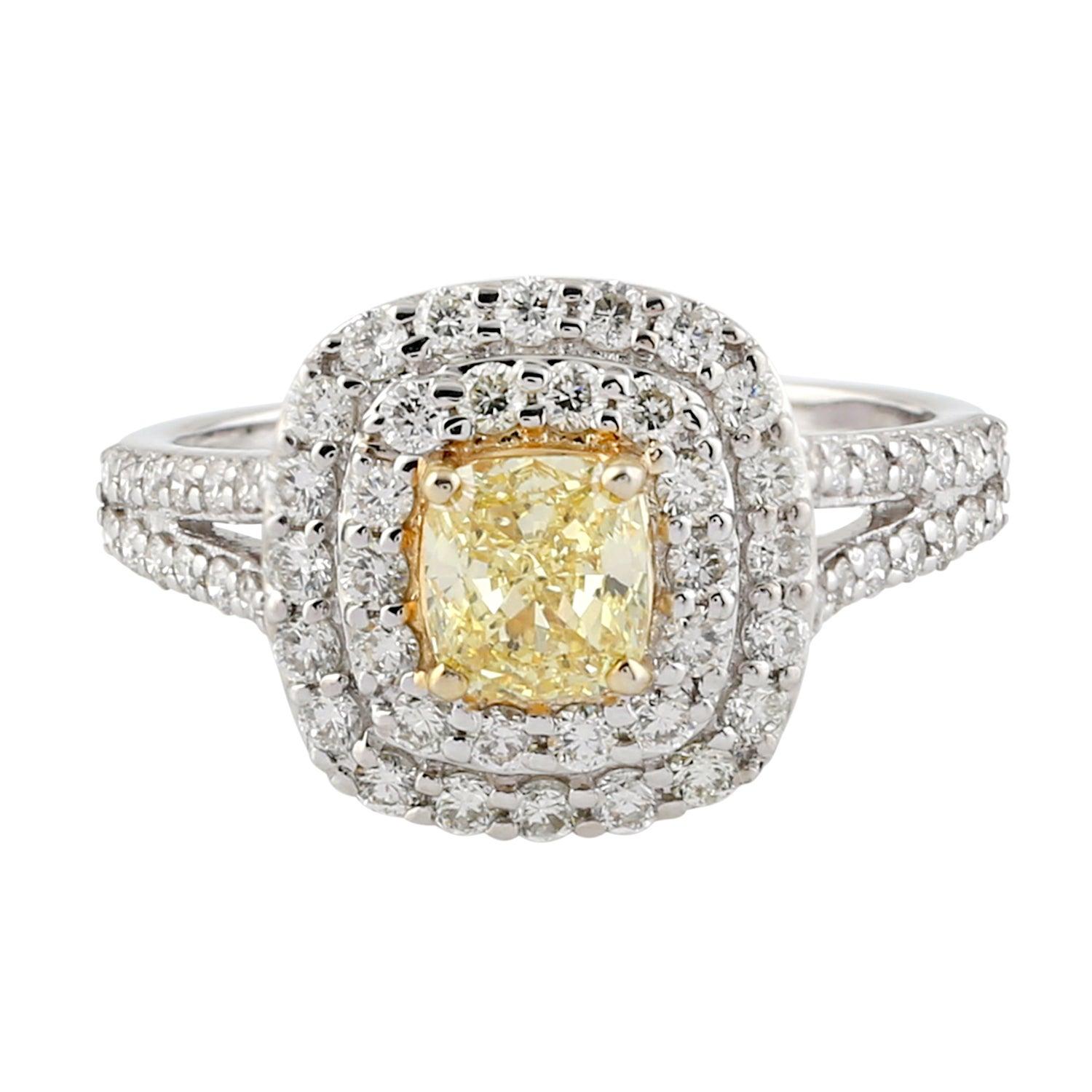 For Sale:  Fancy Diamond 18 Karat Gold Ring 2