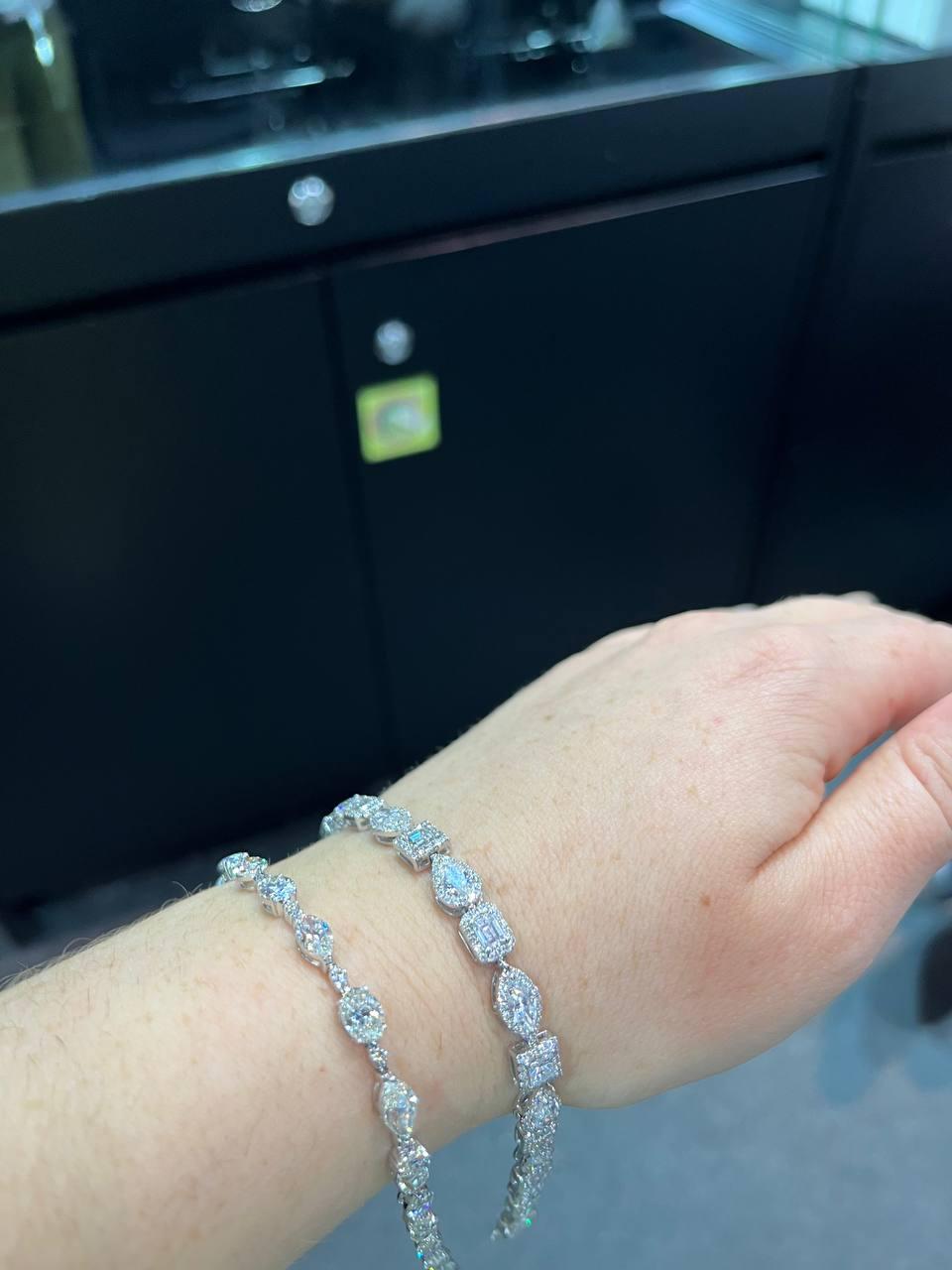 Contemporary Fancy Diamond Bracelet 8 Carat, 18 K White Gold IGI cerified For Sale
