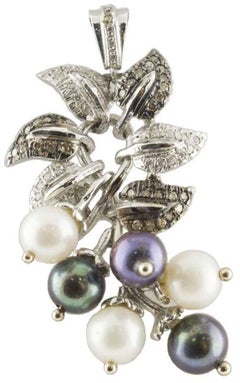 Halskette aus Gold mit ausgefallenen Diamanten, grauen und weißen Perlen