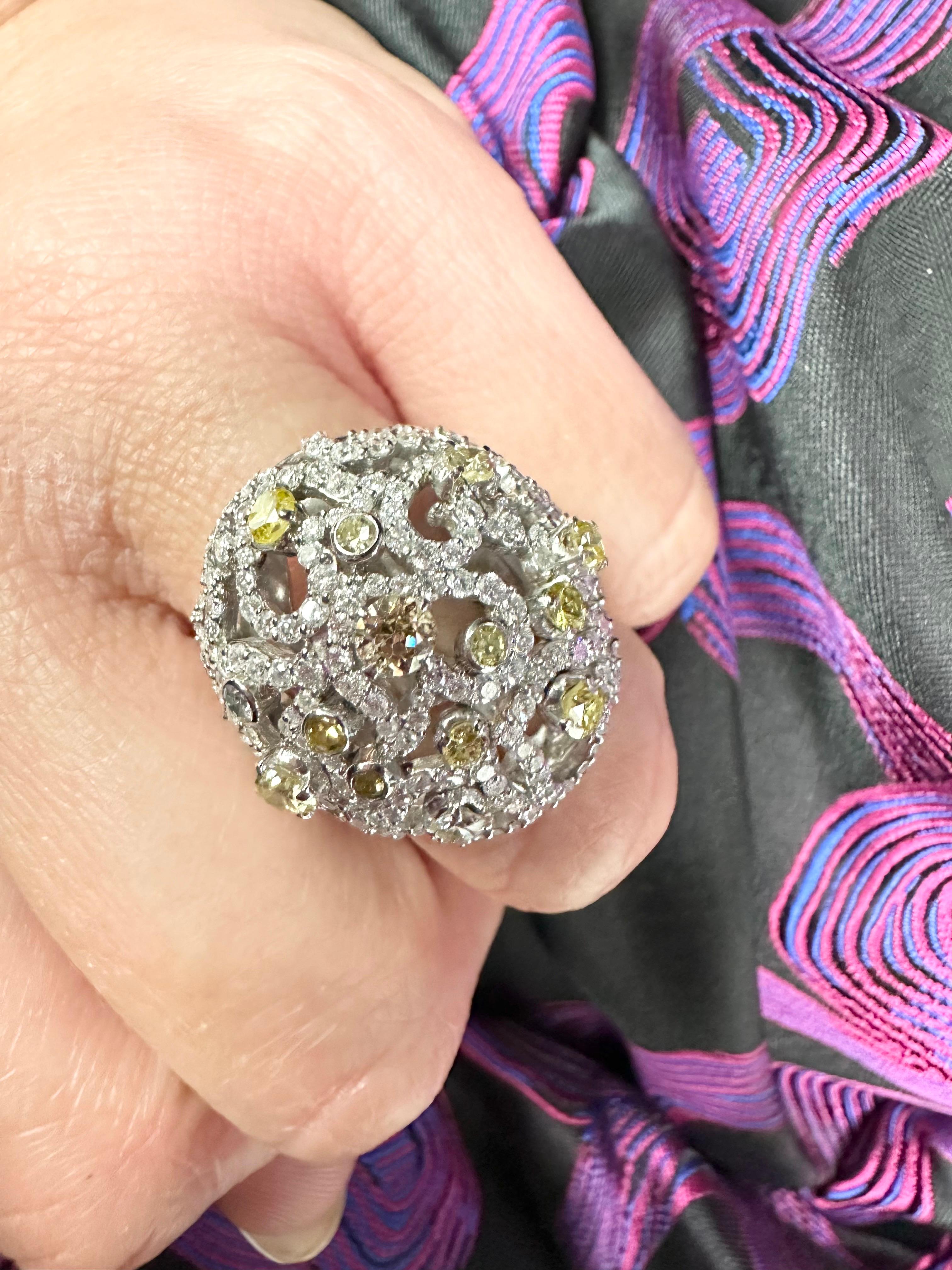 Fancy Diamant Dome Ring 14KT Weißgold  (Rundschliff) im Angebot