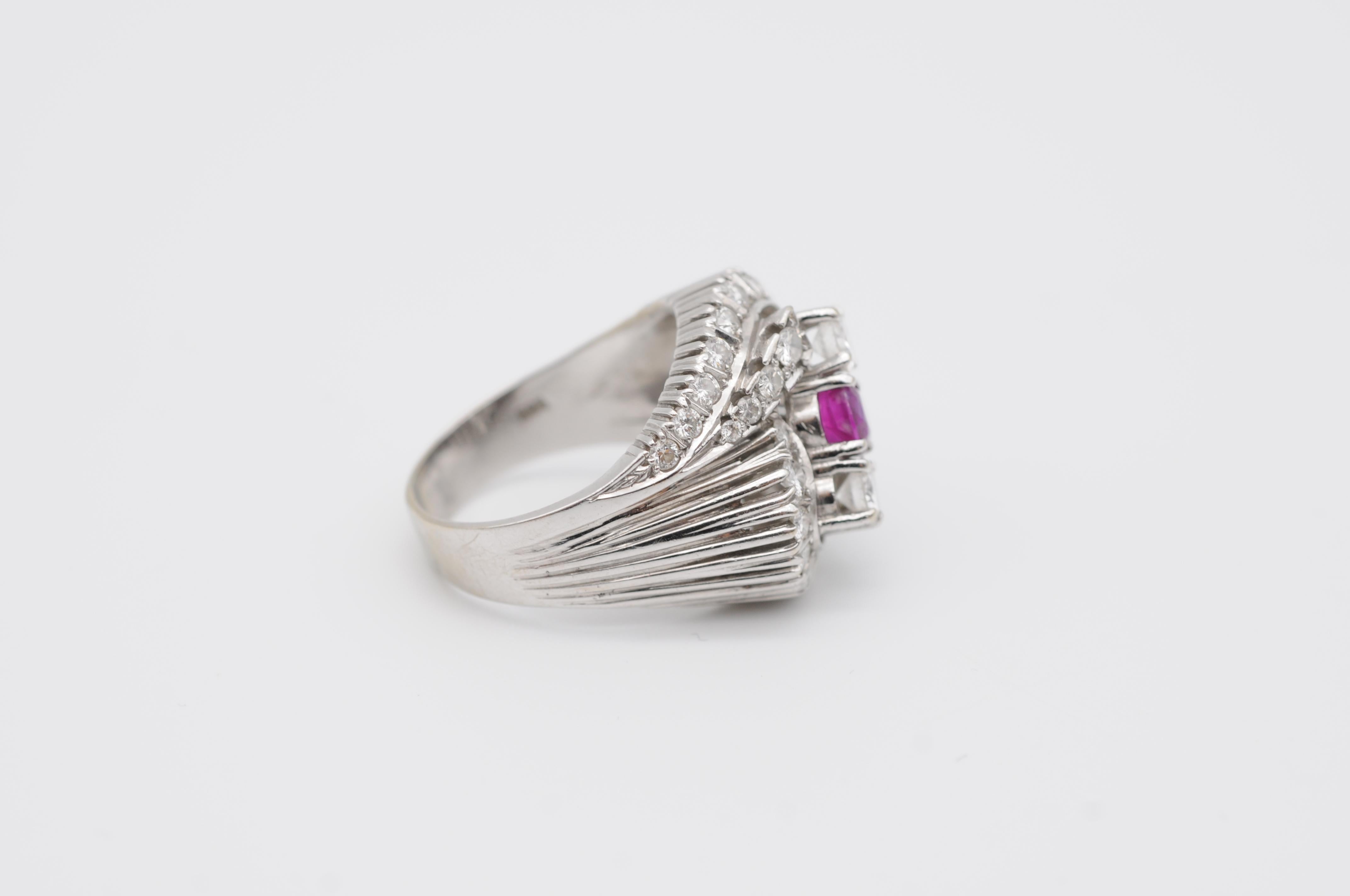 Anillo de diamantes fantasía con talla brillante en oro blanco de 14k en Bueno estado para la venta en Berlin, BE