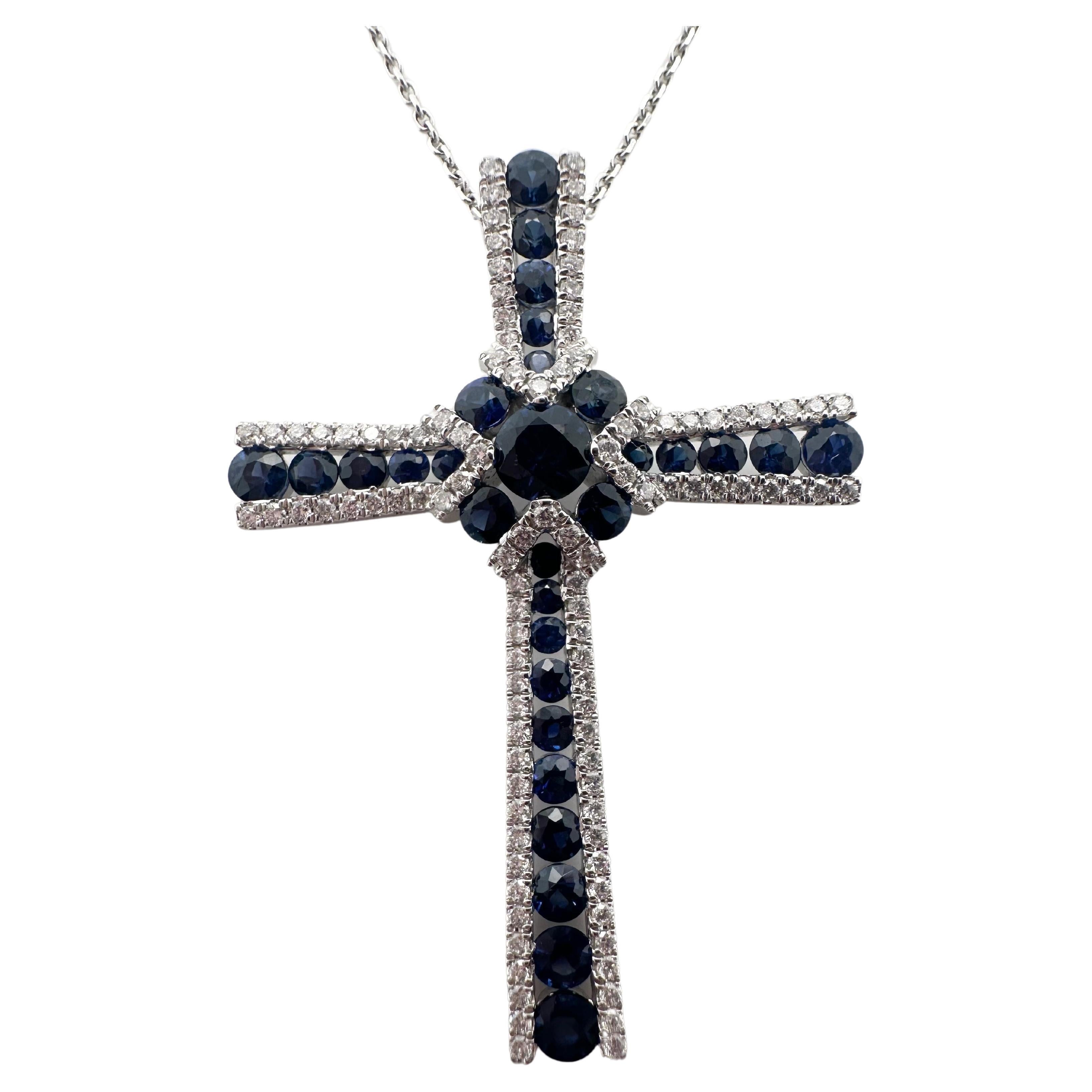 Croix fantaisie en diamant et saphir  Grande croix en or blanc 18KT en vente