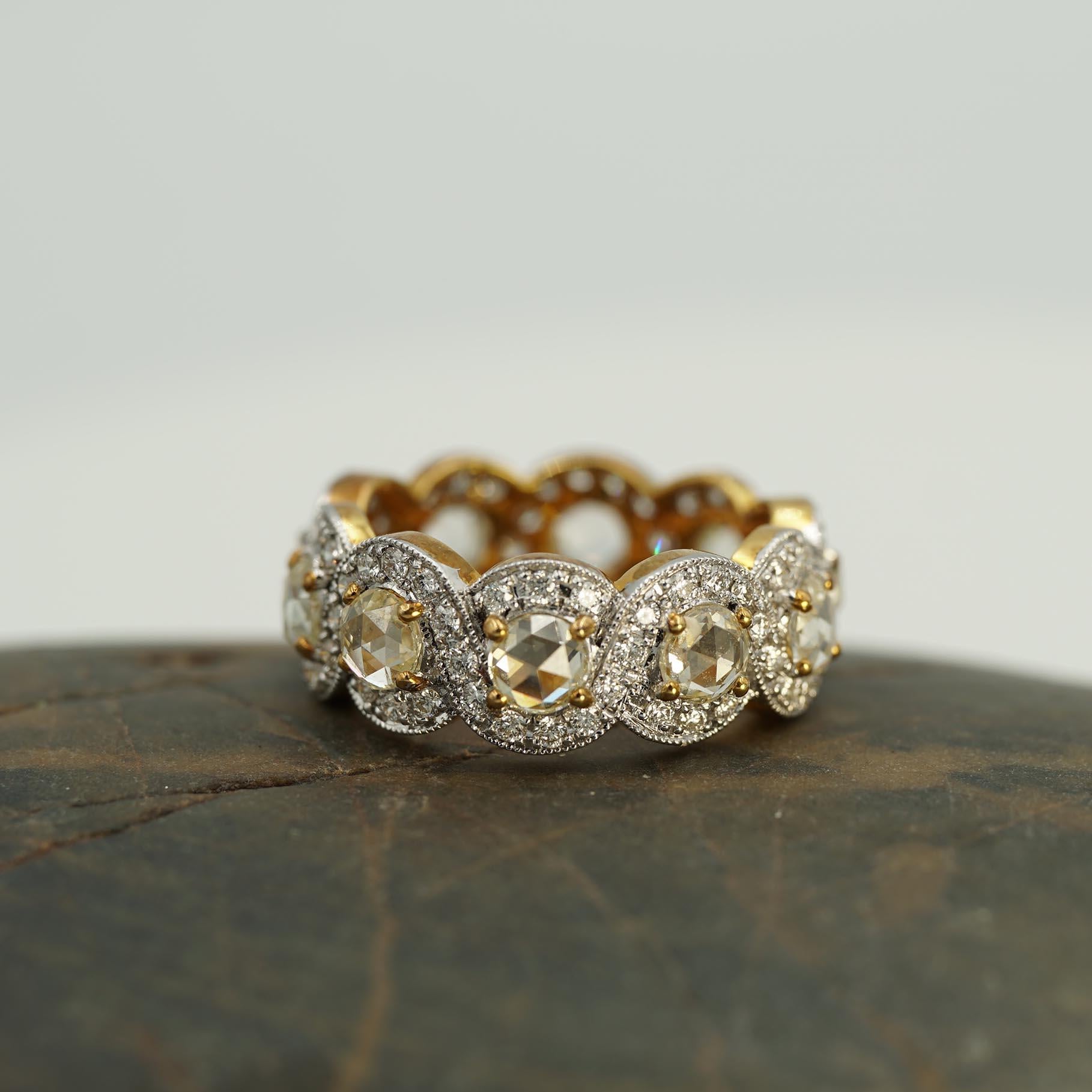 Taille rose Bague en or 18 carats avec diamants blancs de fantaisie en vente