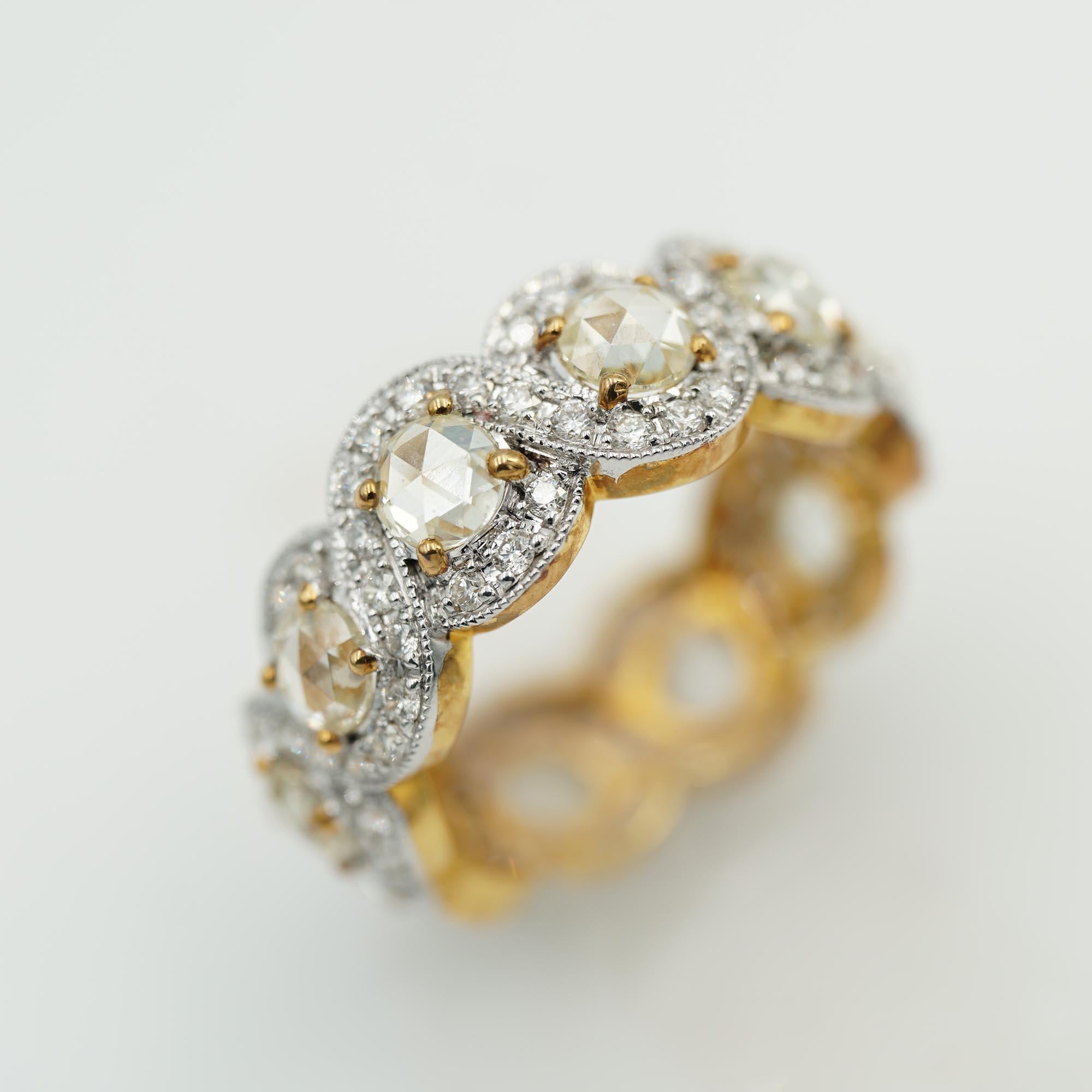 Bague en or 18 carats avec diamants blancs de fantaisie Neuf - En vente à Bangkok, TH