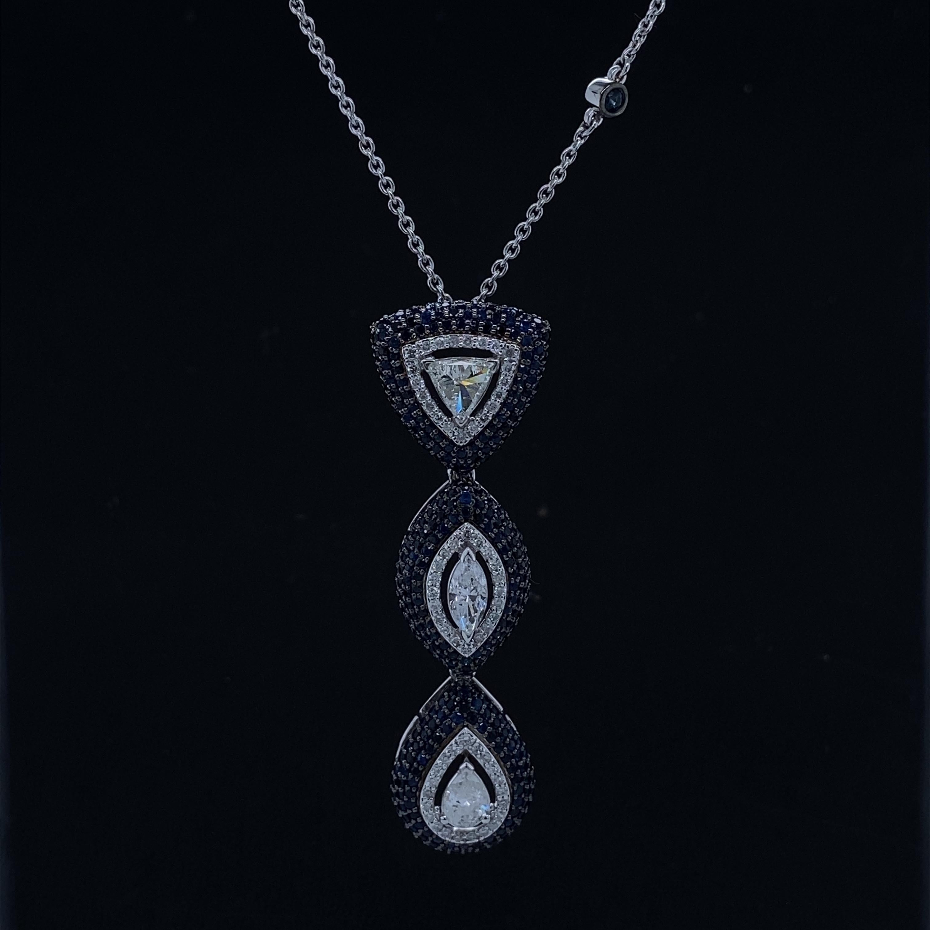 Fancy Diamonds Pendant Necklace With Blue Sapphires Set in 18k Solid Gold In New Condition For Sale In New Delhi, DL