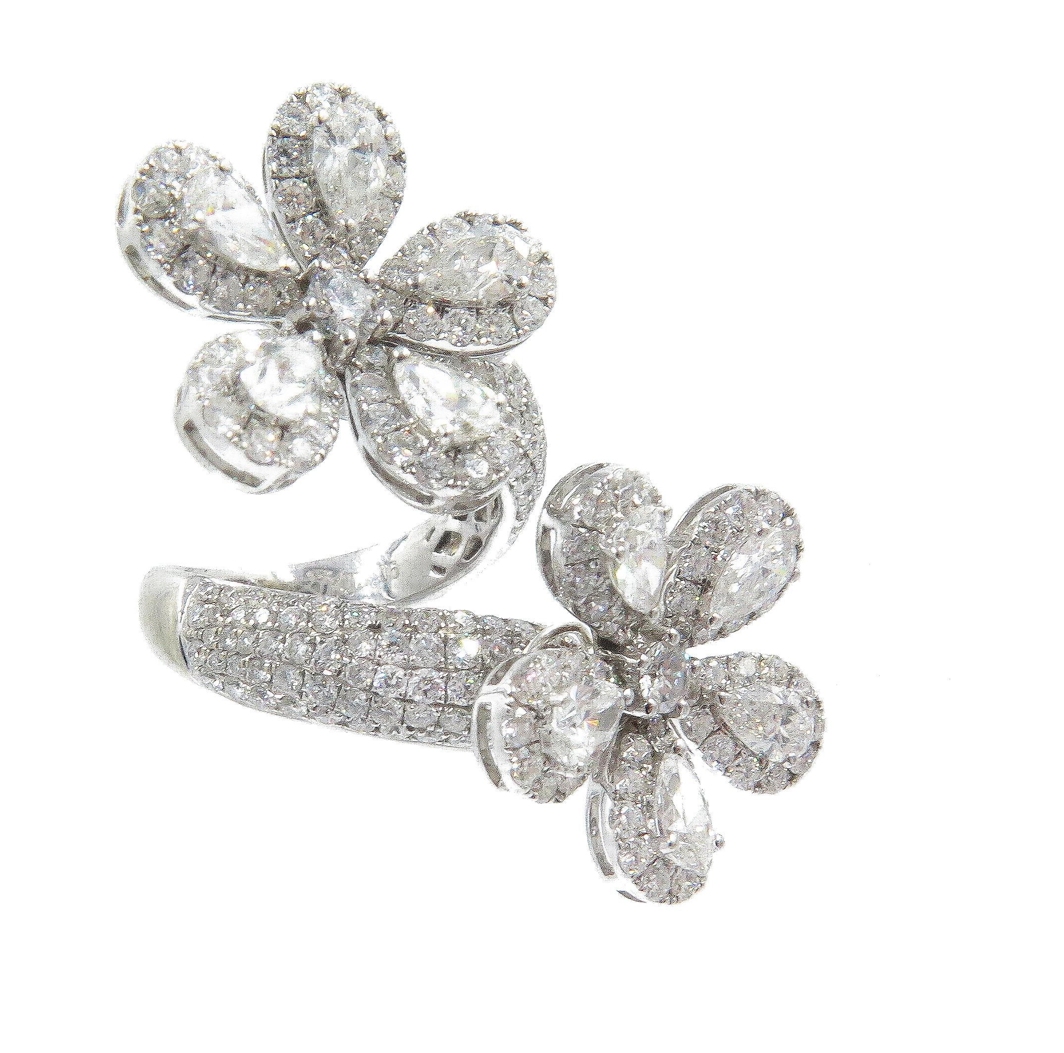 Bague en spirale à double fleur fantaisie Excellent état - En vente à West Palm Beach, FL