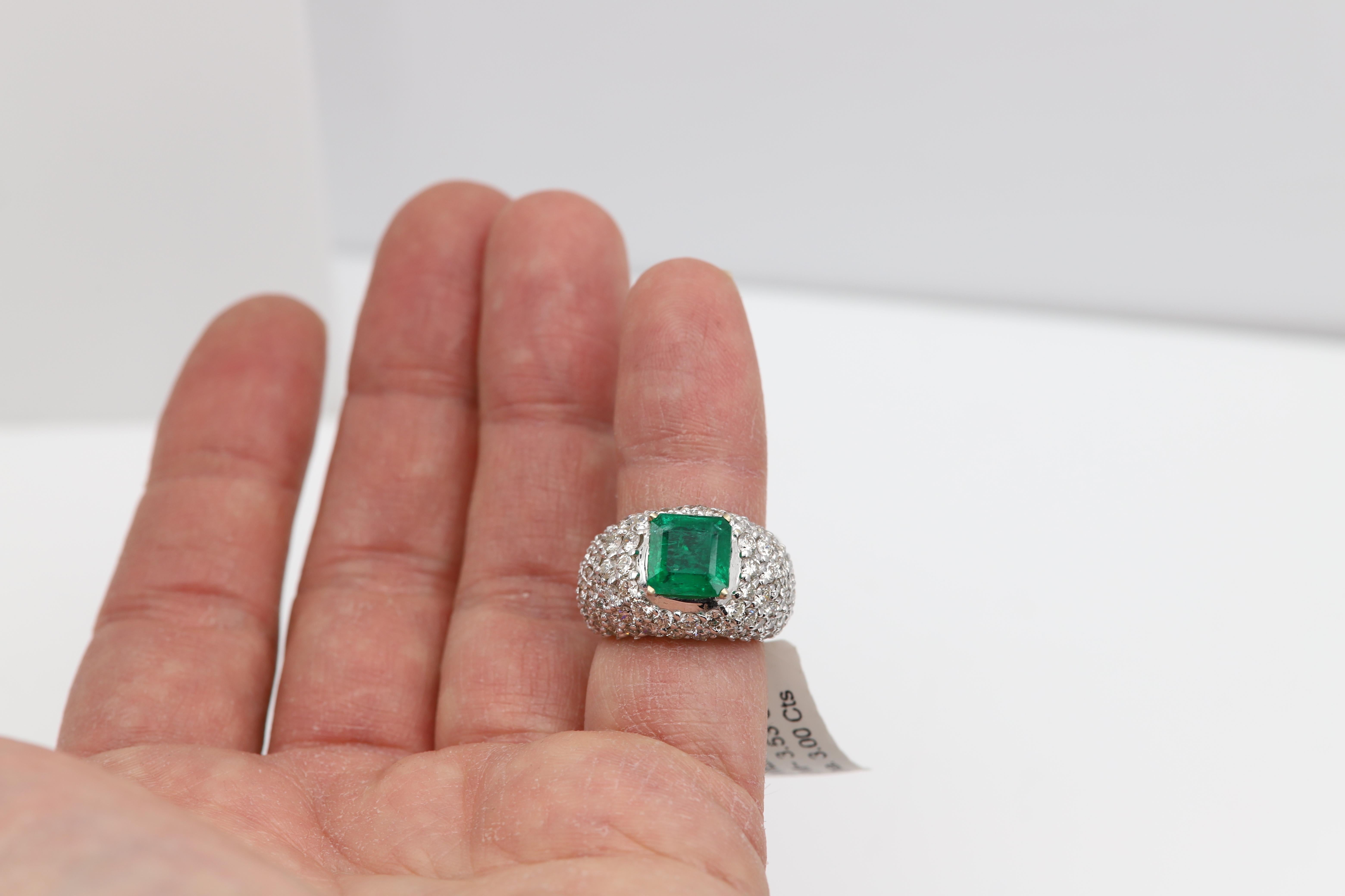 Bague fantaisie forme carrée en or blanc 18 carats avec diamants naturels en vente 6