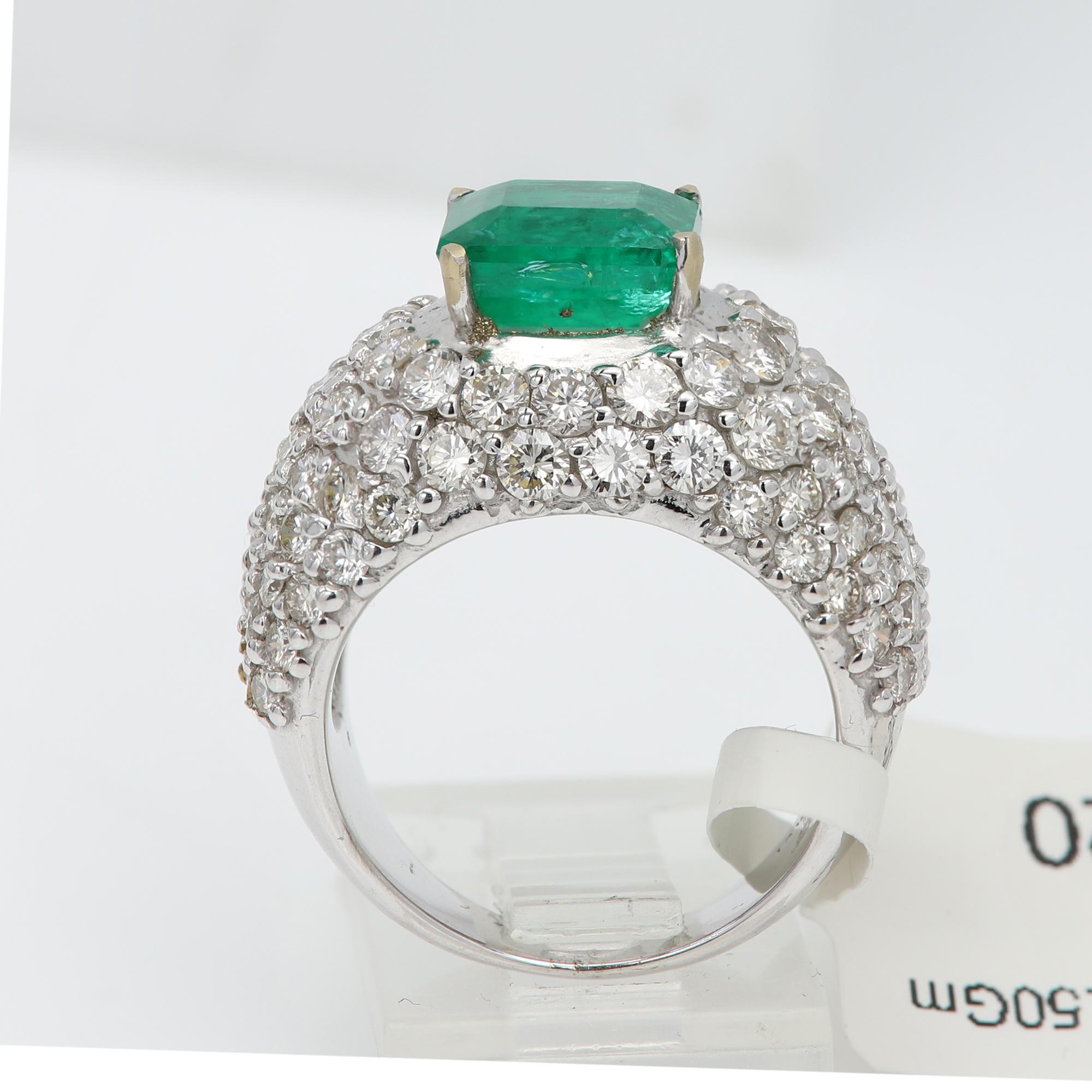 Bague fantaisie forme carrée en or blanc 18 carats avec diamants naturels Neuf - En vente à Brooklyn, NY