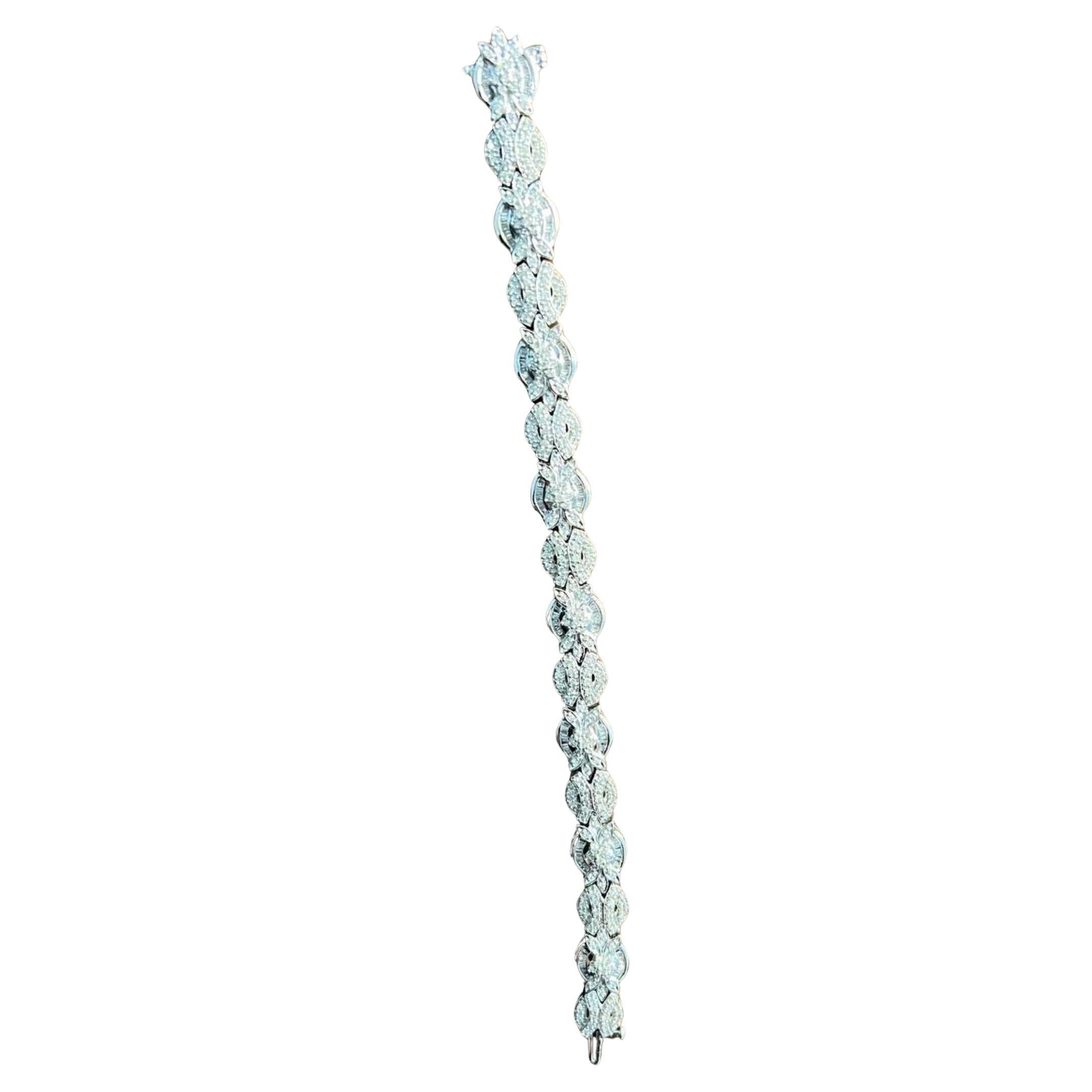Bracelet fantaisie à maillons uniques en or blanc 14 carats avec diamants pavés