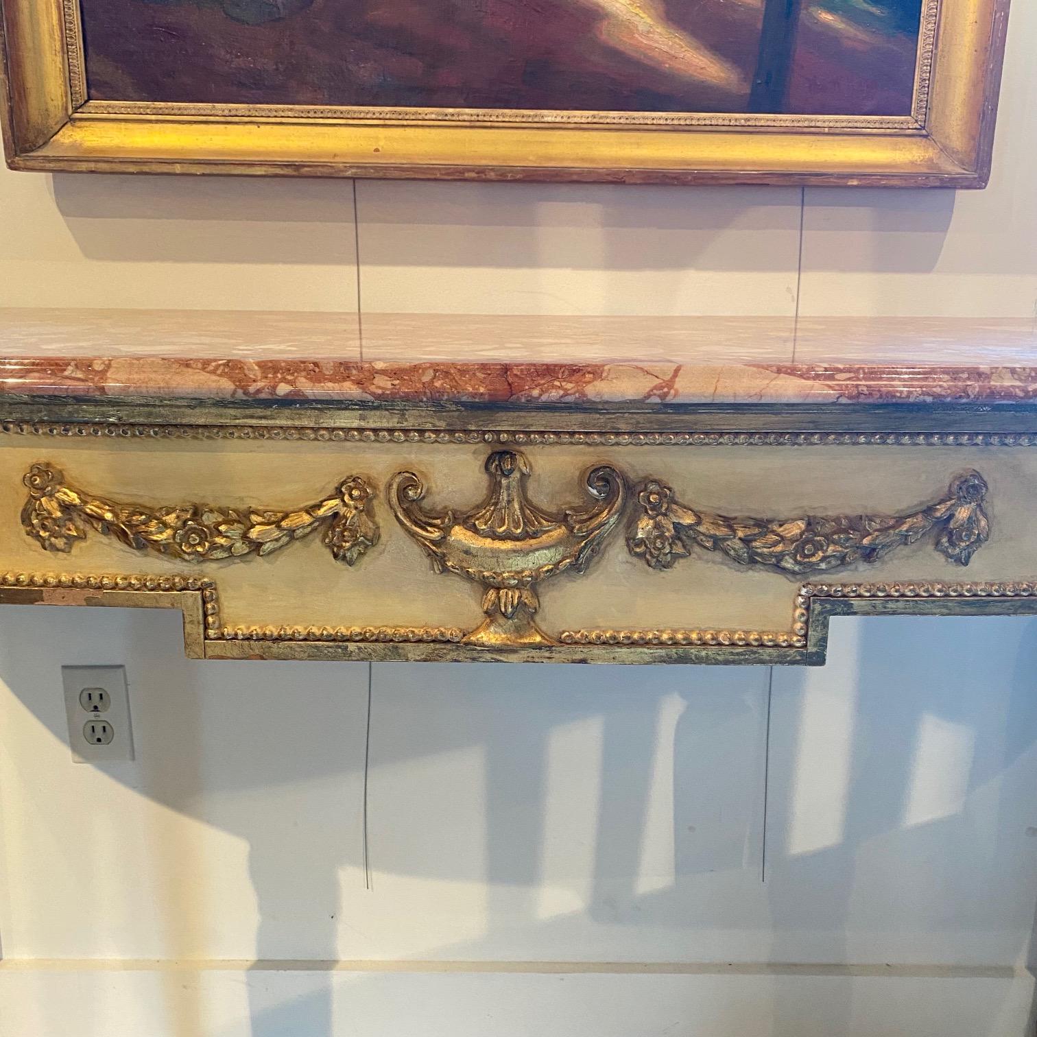 Table console demi-lune française de style Louis XVI en bois doré et plateau en marbre Bon état - En vente à Hopewell, NJ