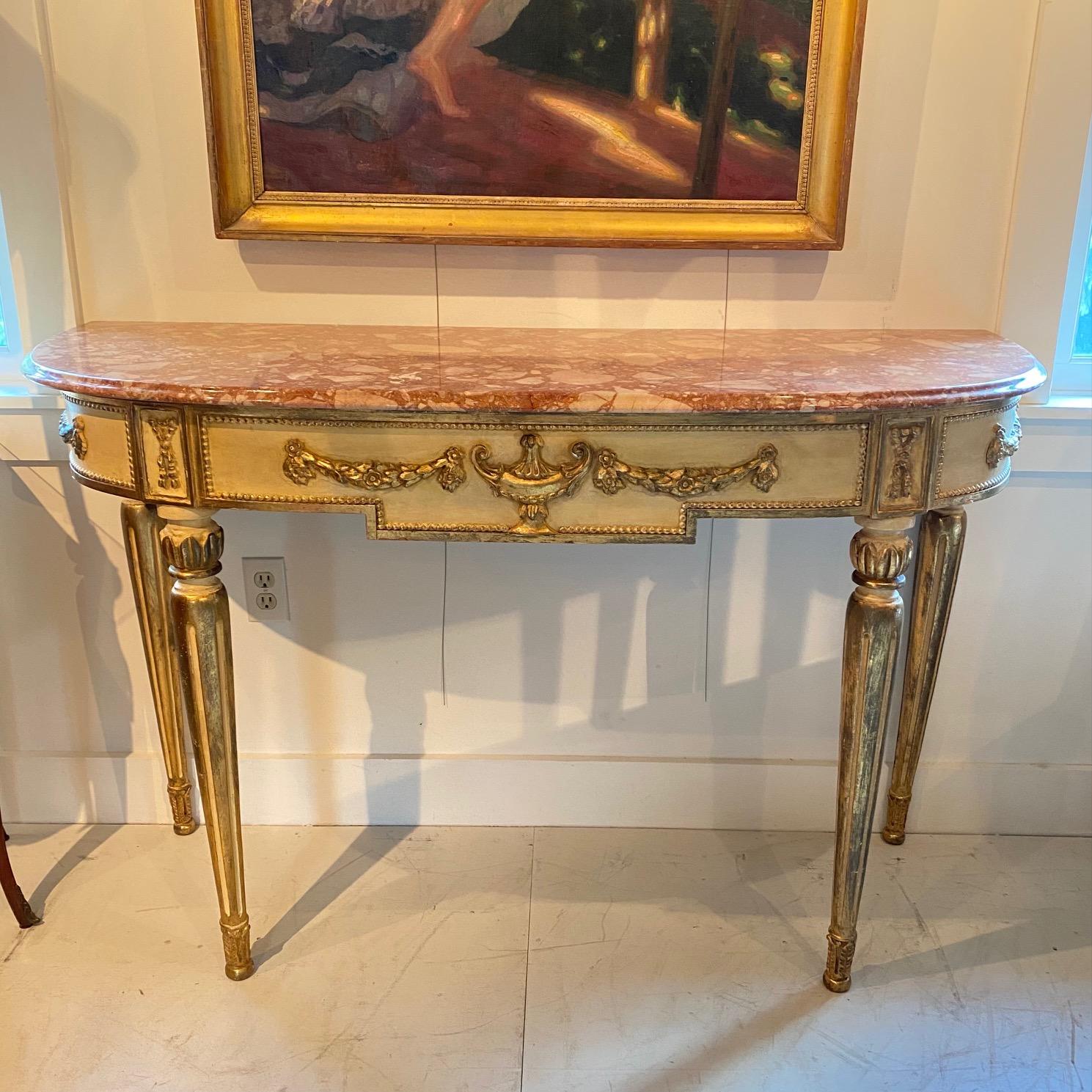 Table console demi-lune française de style Louis XVI en bois doré et plateau en marbre en vente 3