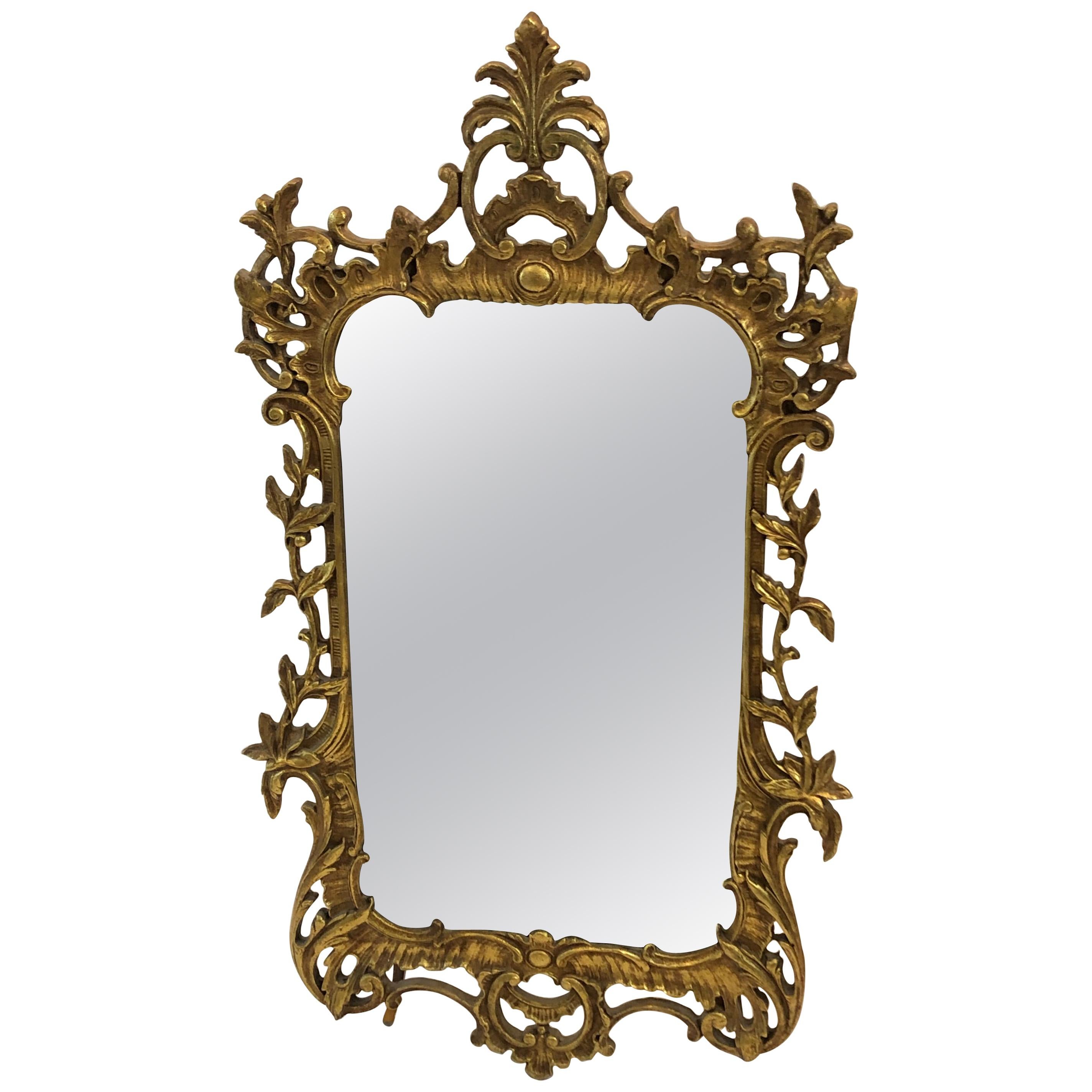 Miroir en bois doré de style français élégant par Friedman Brothers